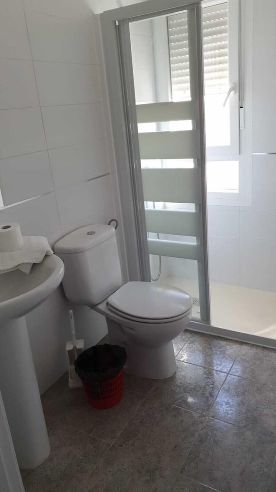 Deluxe Room, 1 Queen Bed, Ensuite photo 3