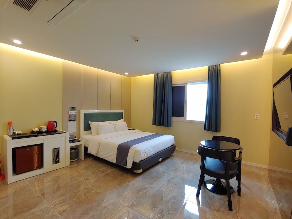 Room (8py, Couple) - Photo 7