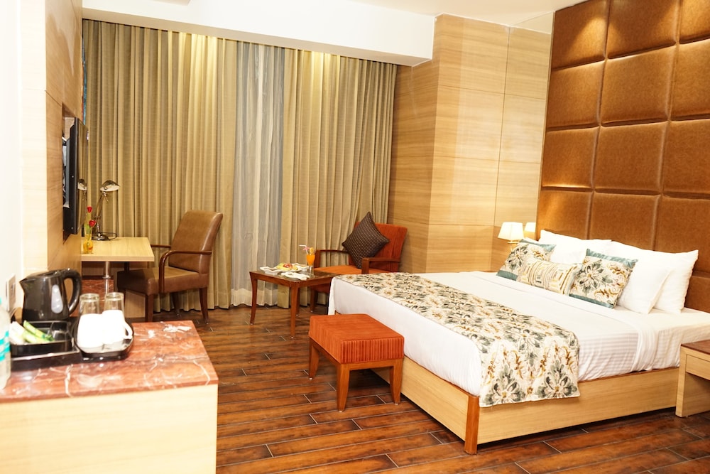 Deluxe Room, 1 King Bed, Non Smoking - Photo 4