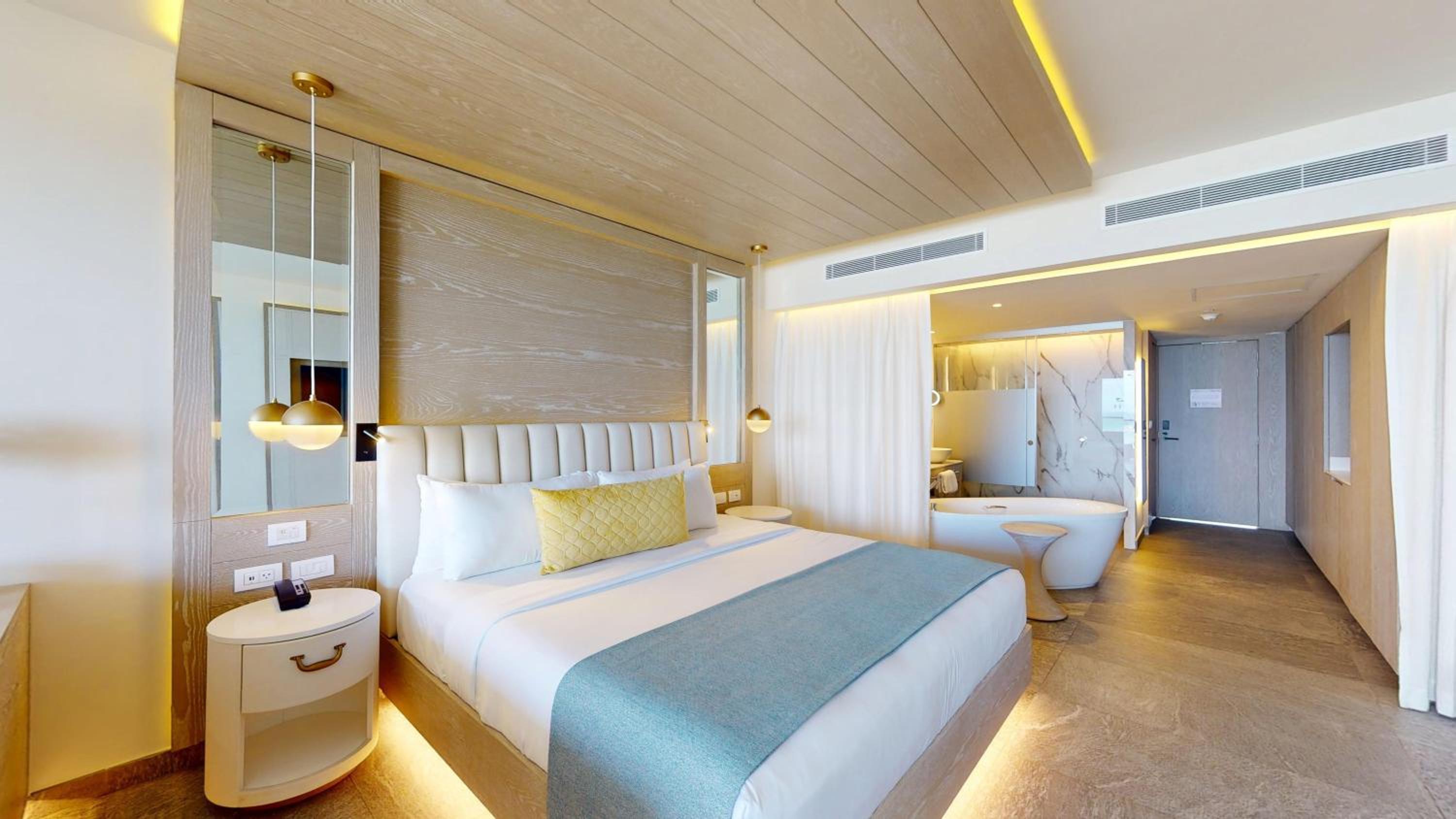 Deluxe Junior Suite - Photo 2