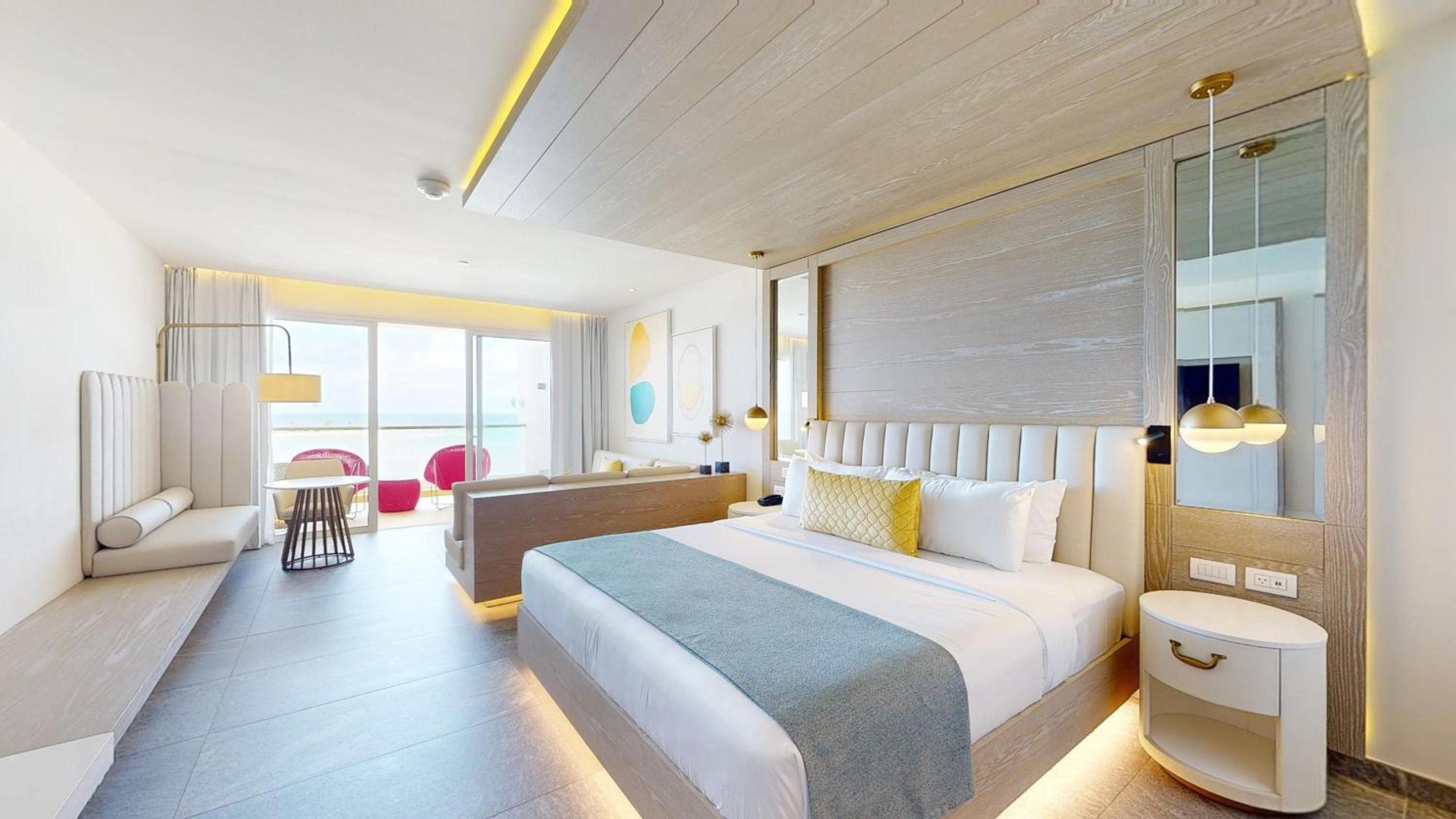 Deluxe Junior Suite - Photo 3