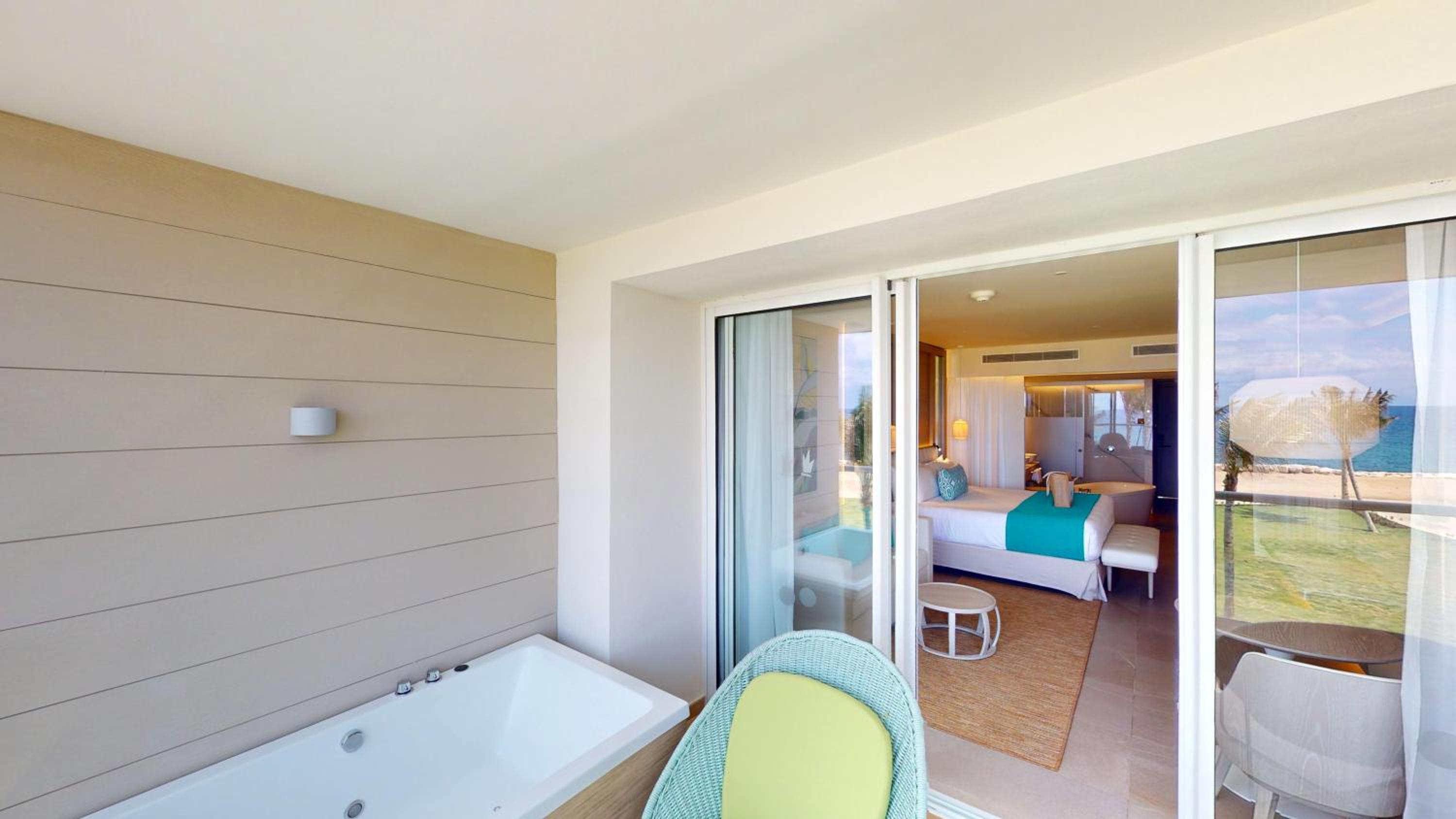 Platinum Junior Suites - Photo 2