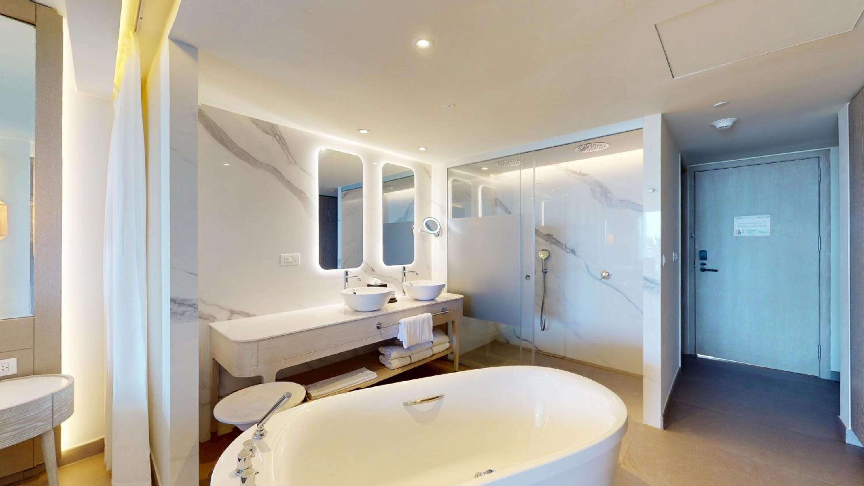 Platinum Junior Suites - Photo 11