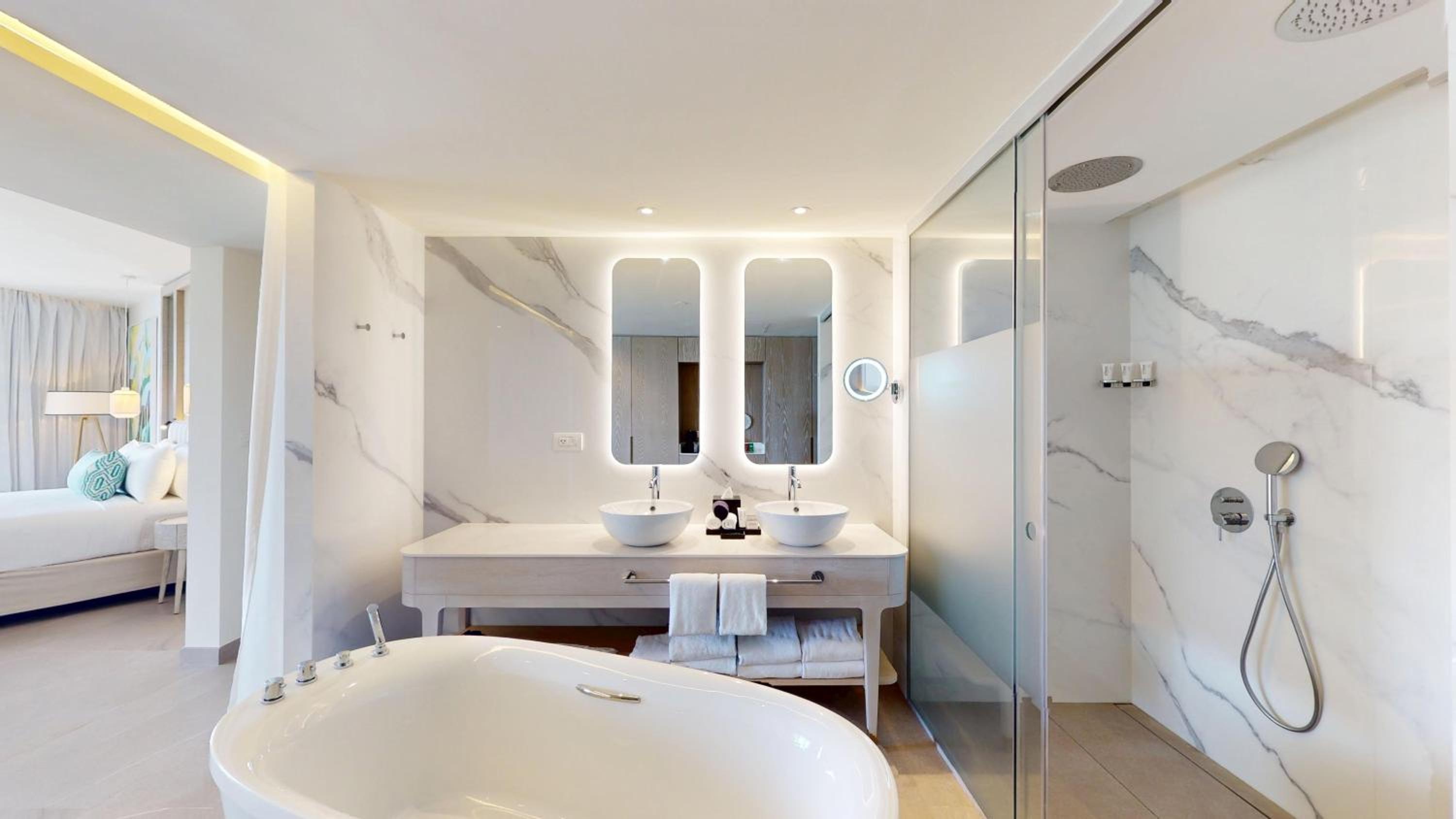 Princess Junior Suite with Hydromassage - Photo 2