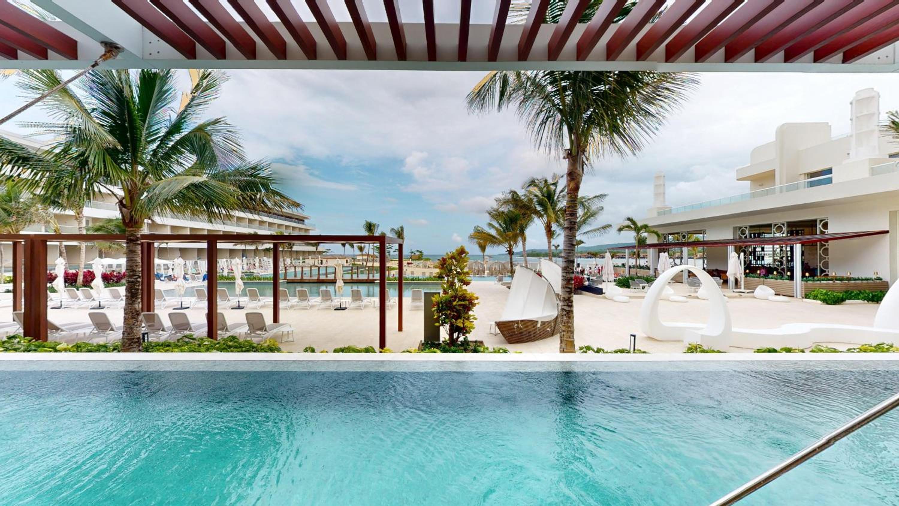 Swim out Princess Junior Suite