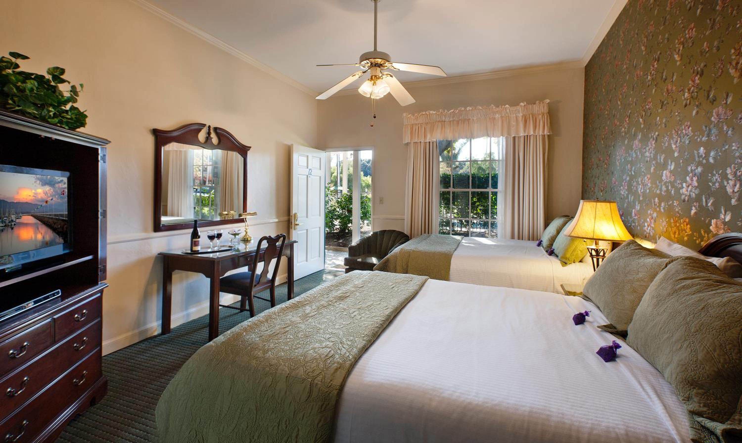 Double Queen Room - Photo 3