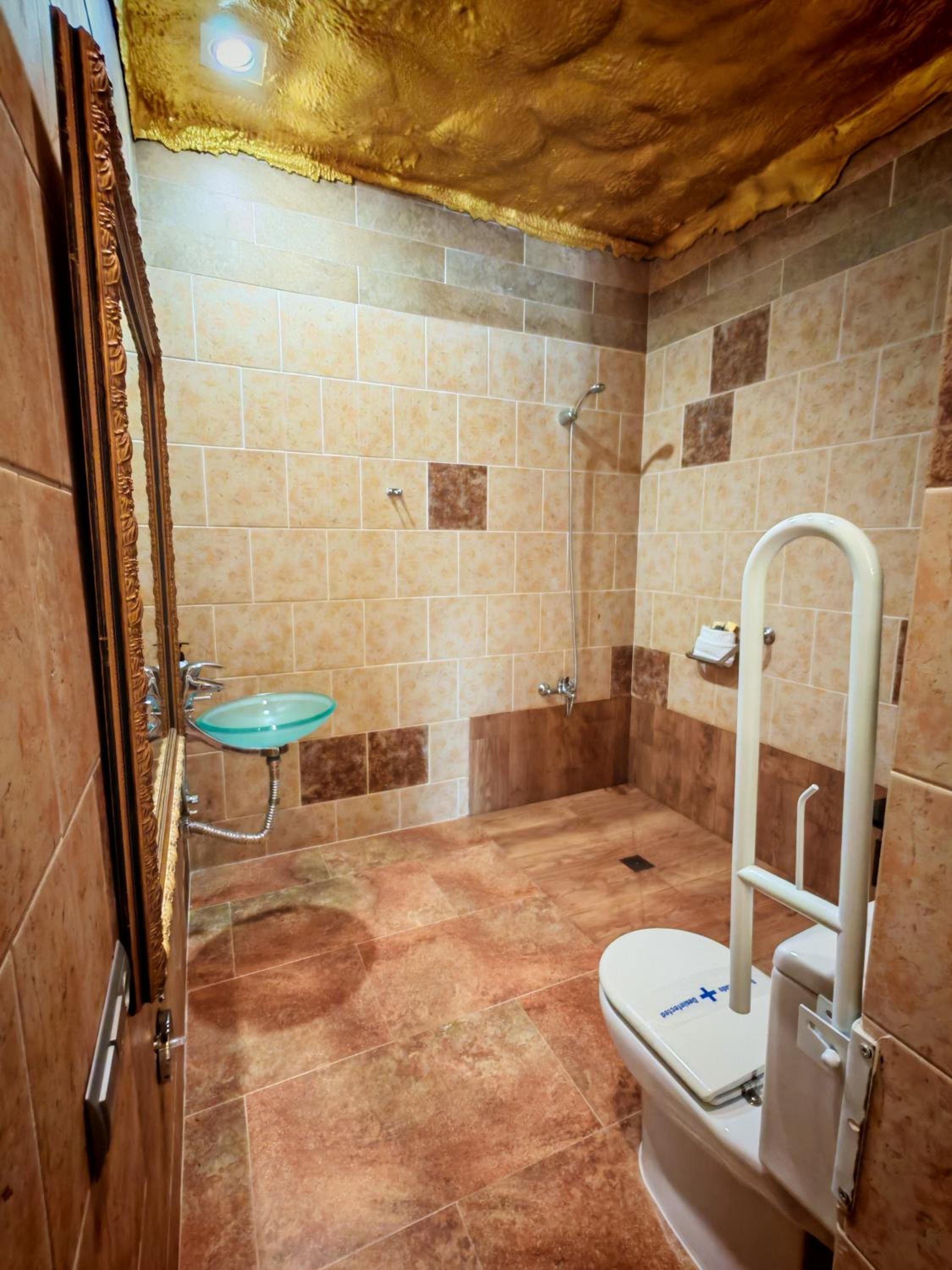 Double Room - Disability Access photo 3
