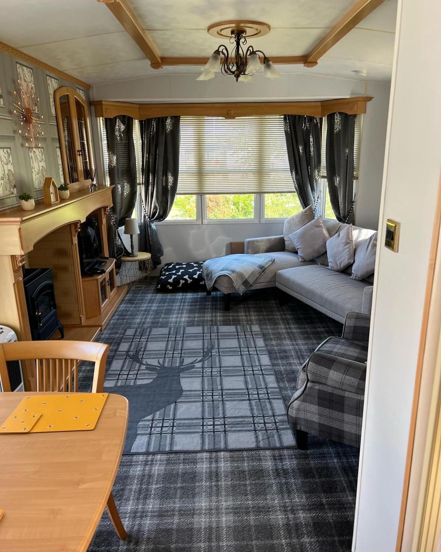 Mobile Home photo 2