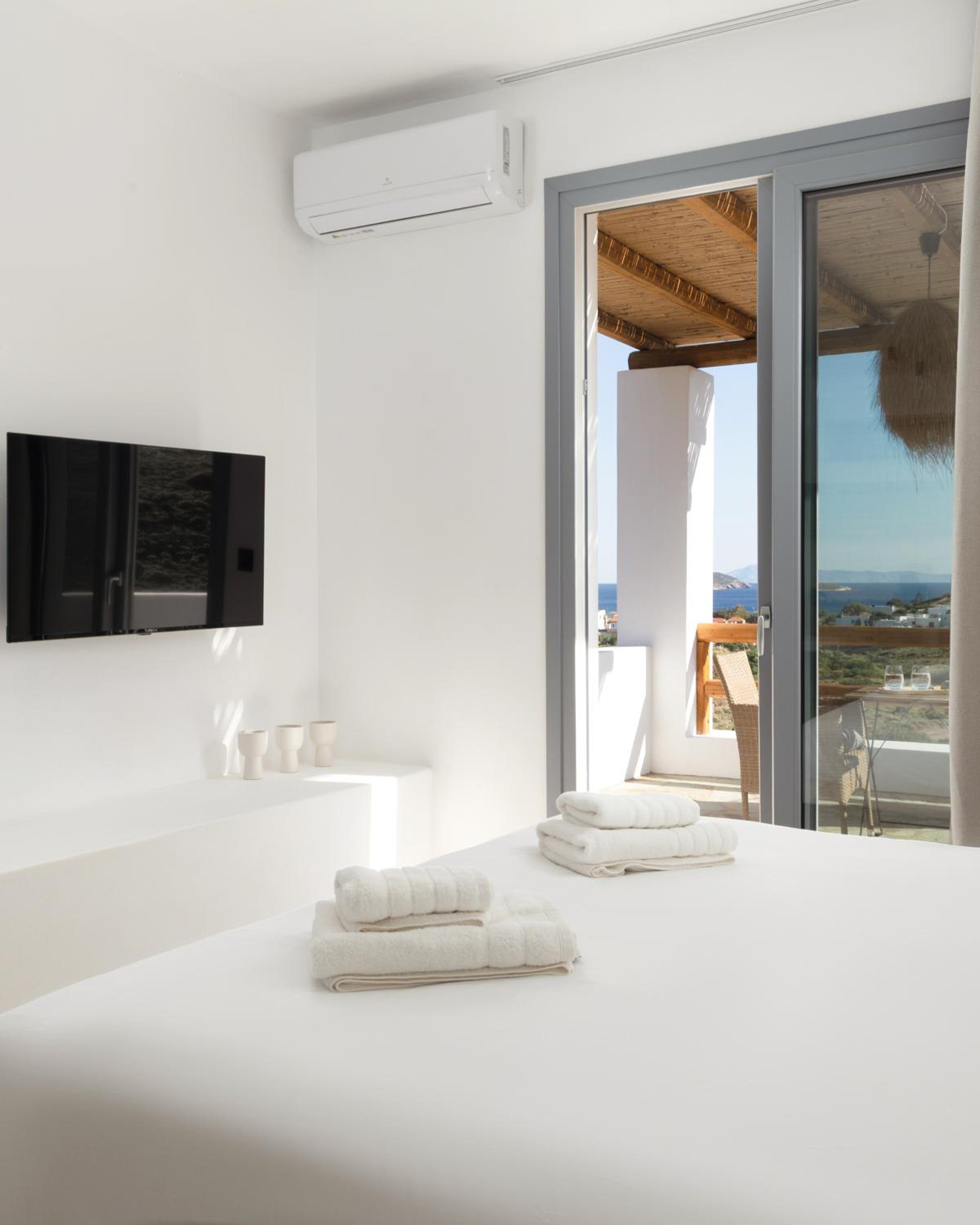 Superior Twin Room with Sea View photo 2