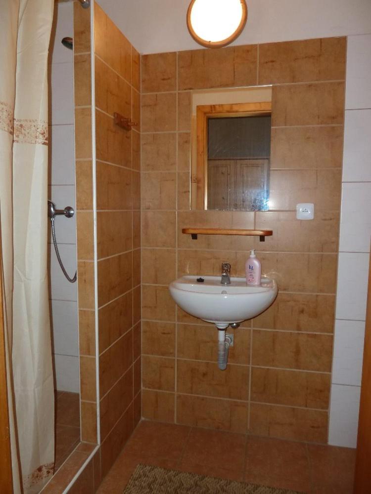 Deluxe Double Room (2 Adults + 1 Child) photo 3
