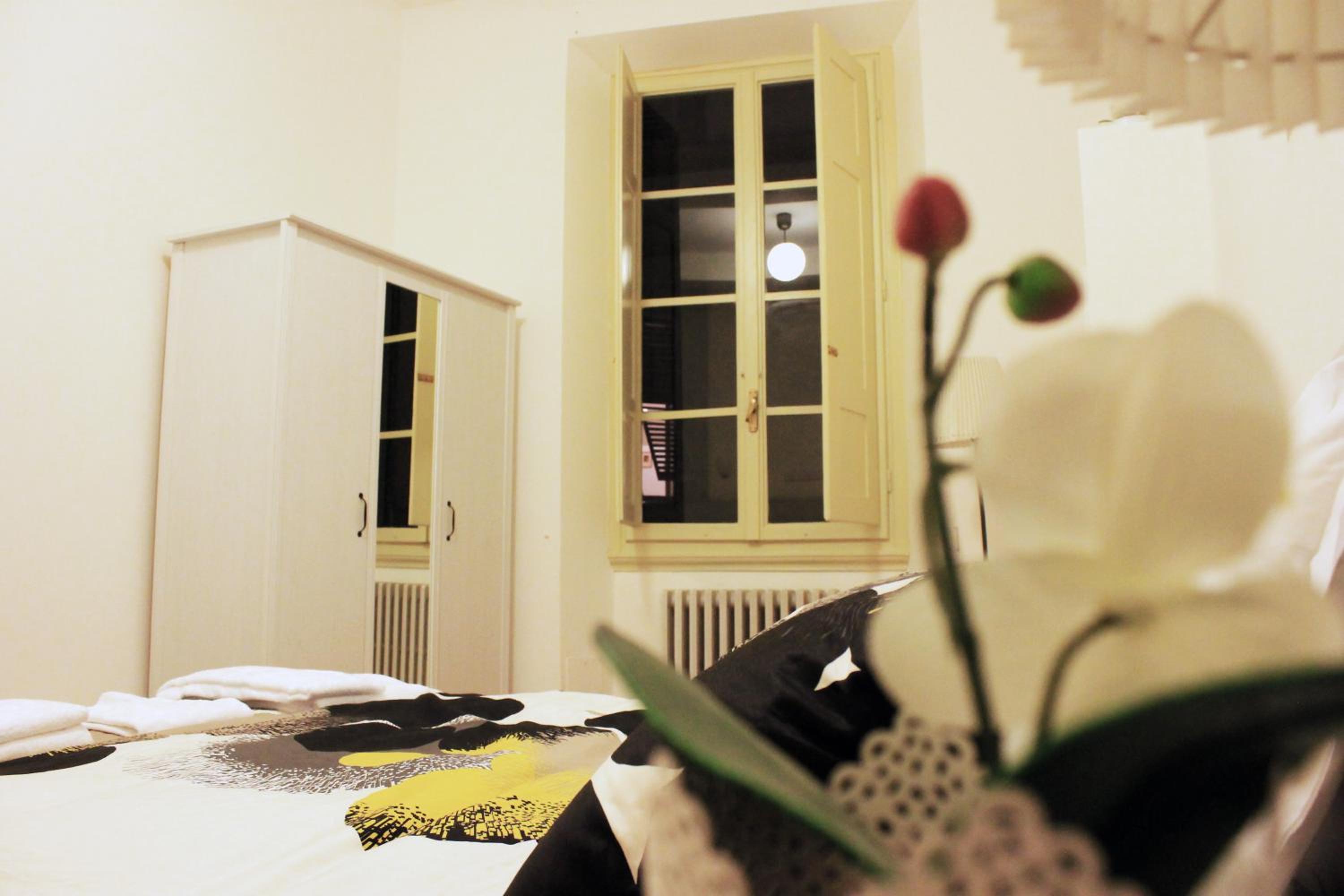 Double Room with Shared Bathroom photo 3