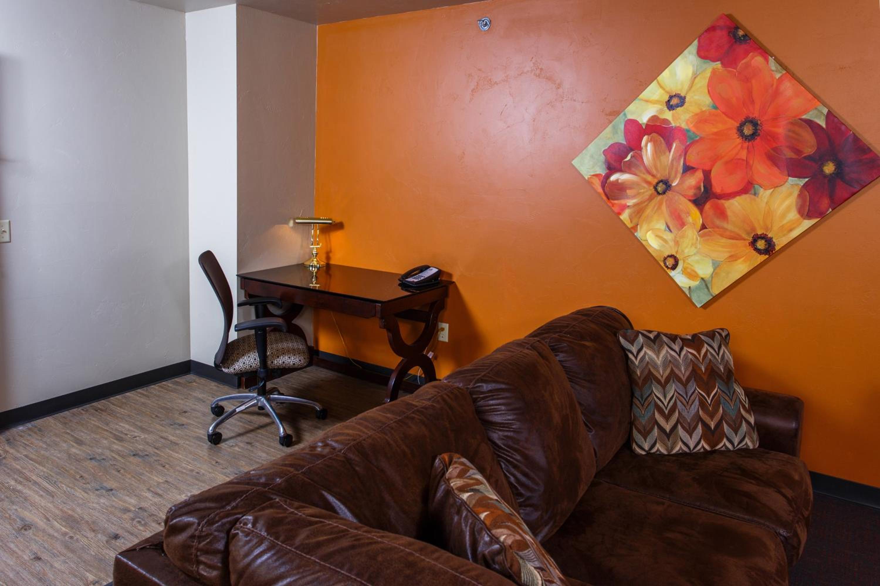 Deluxe Family Suite - Photo 1