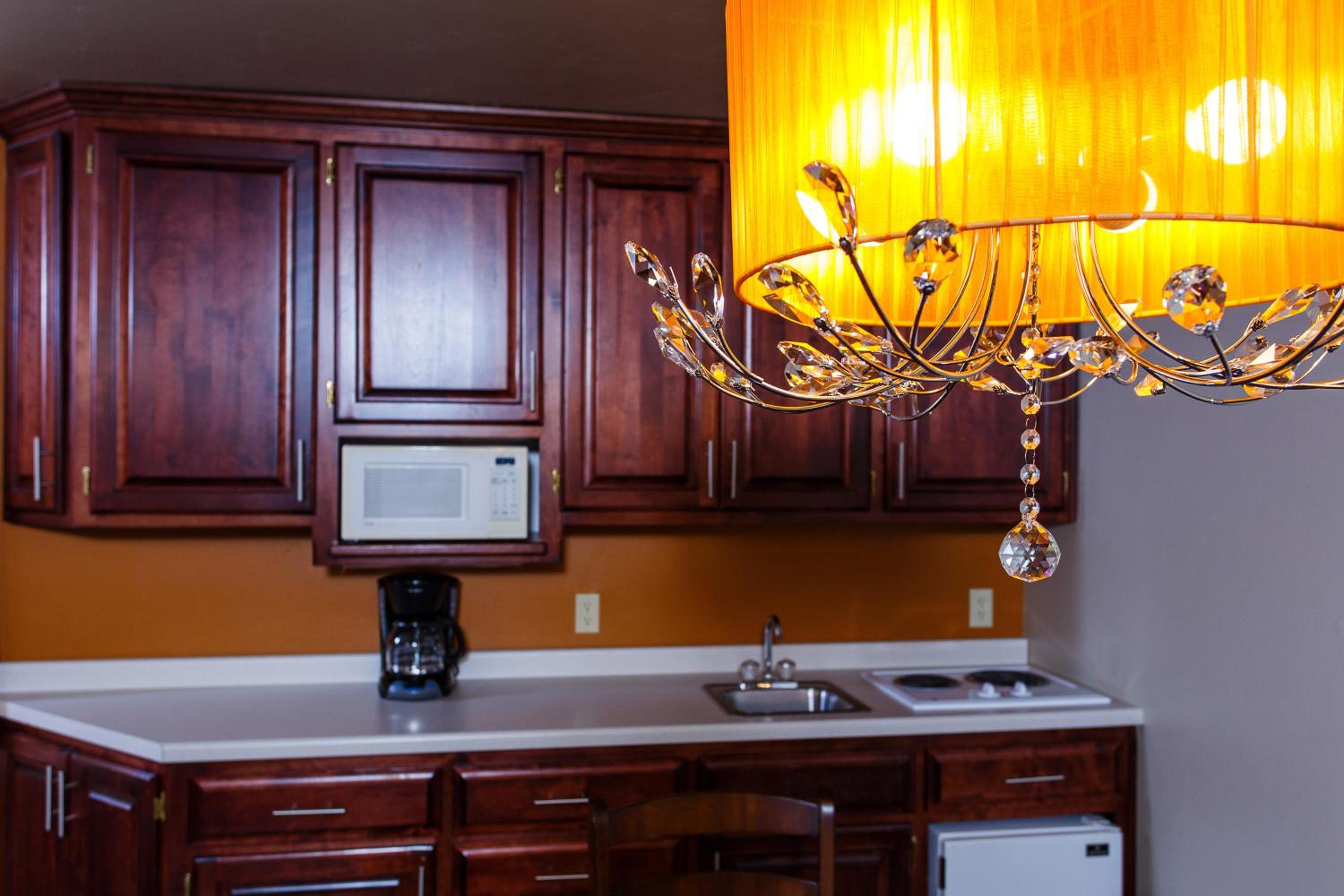 Deluxe Family Suite - Photo 8