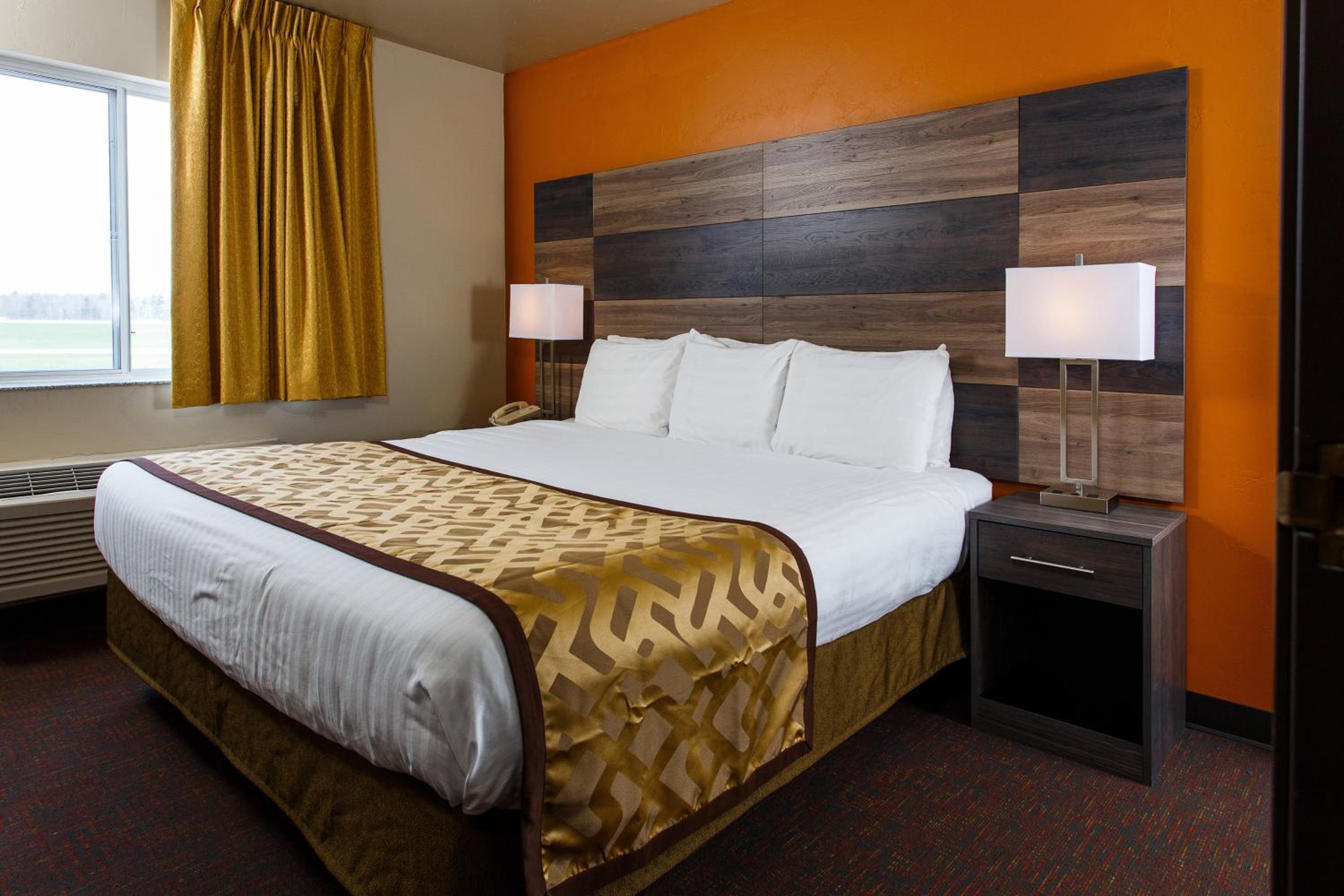 Deluxe Family Suite - Photo 3