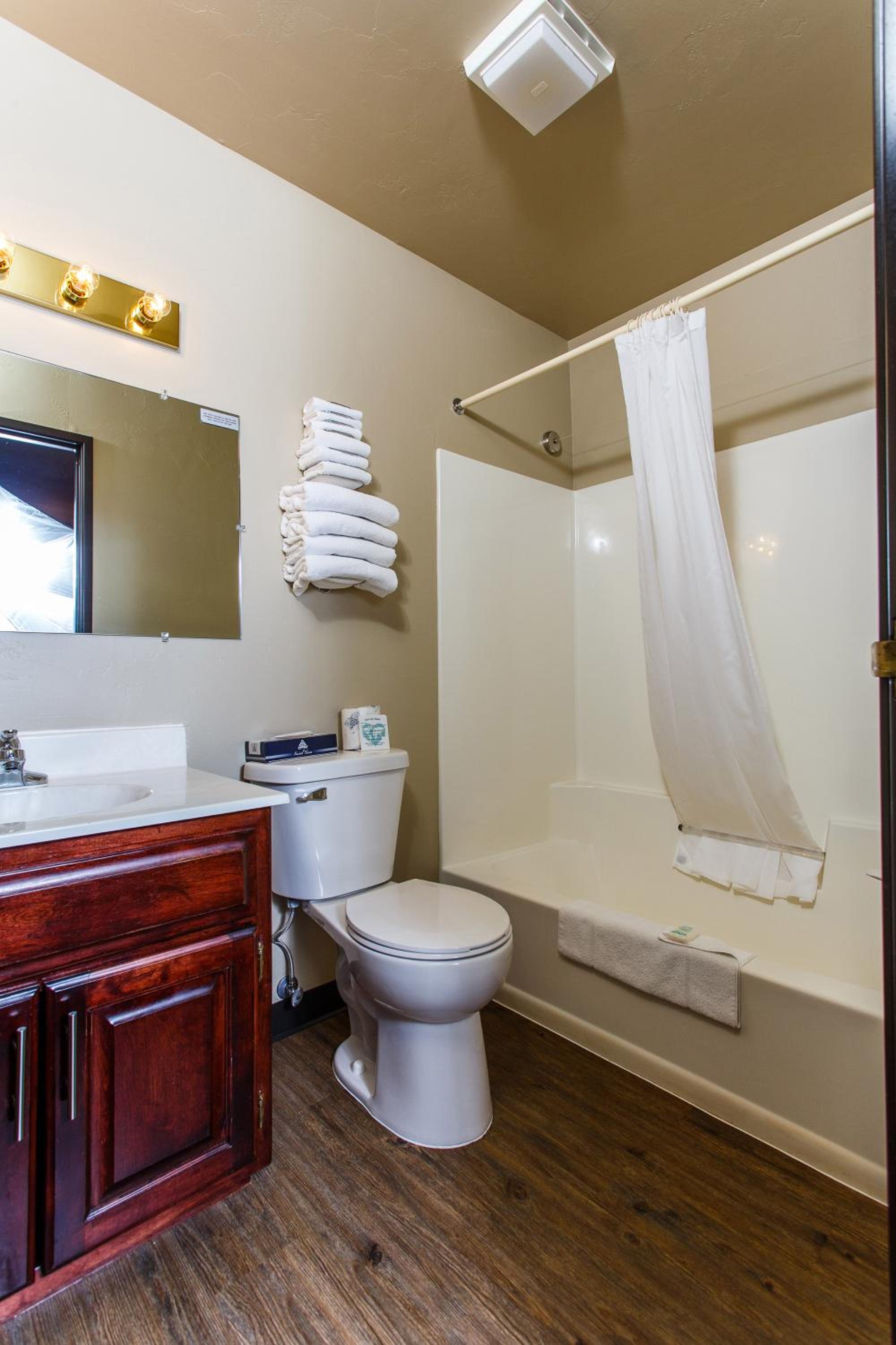 Deluxe Family Suite - Photo 5