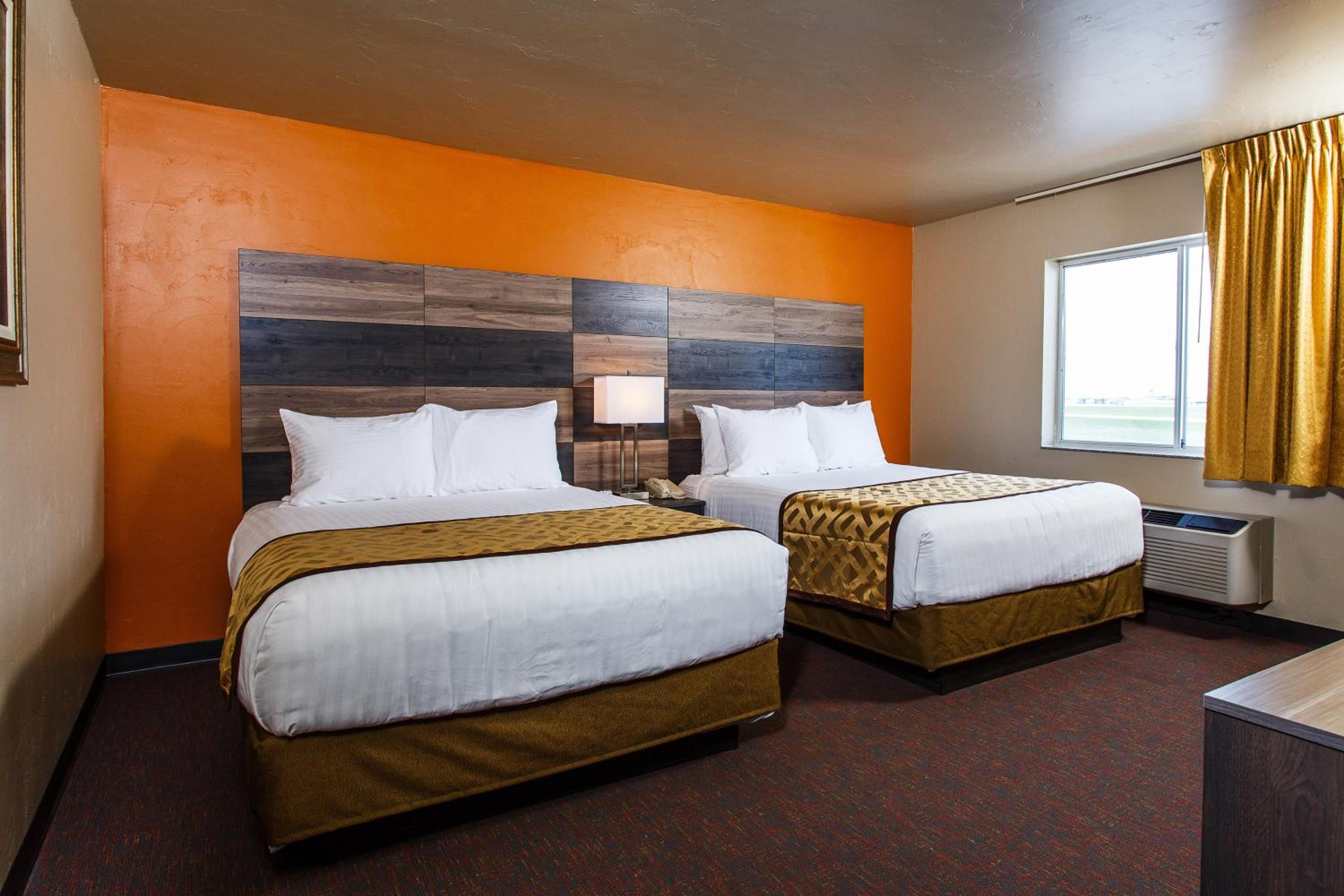 Deluxe Family Suite - Photo 9