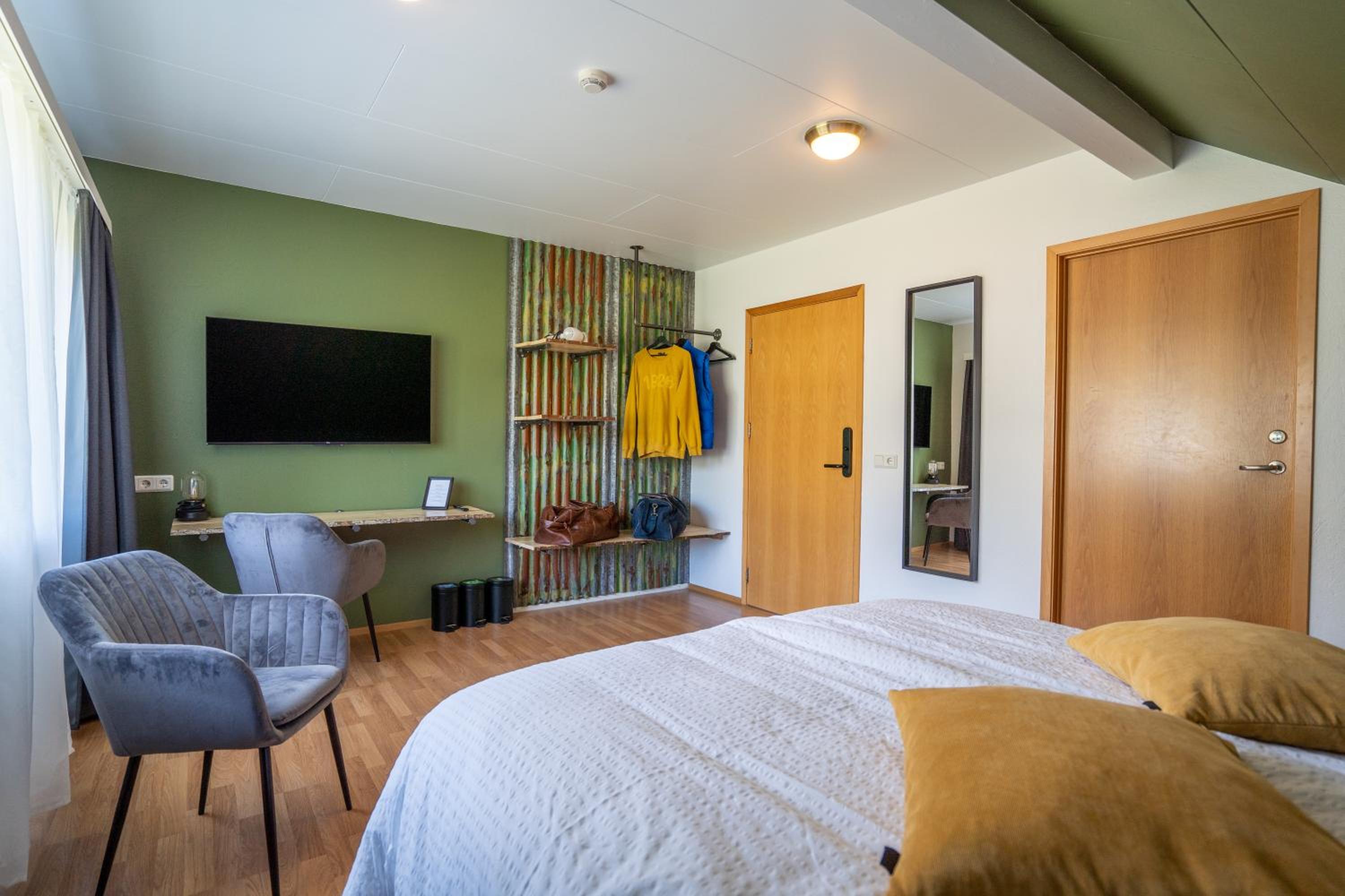Double Room with Mountain View - Photo 1