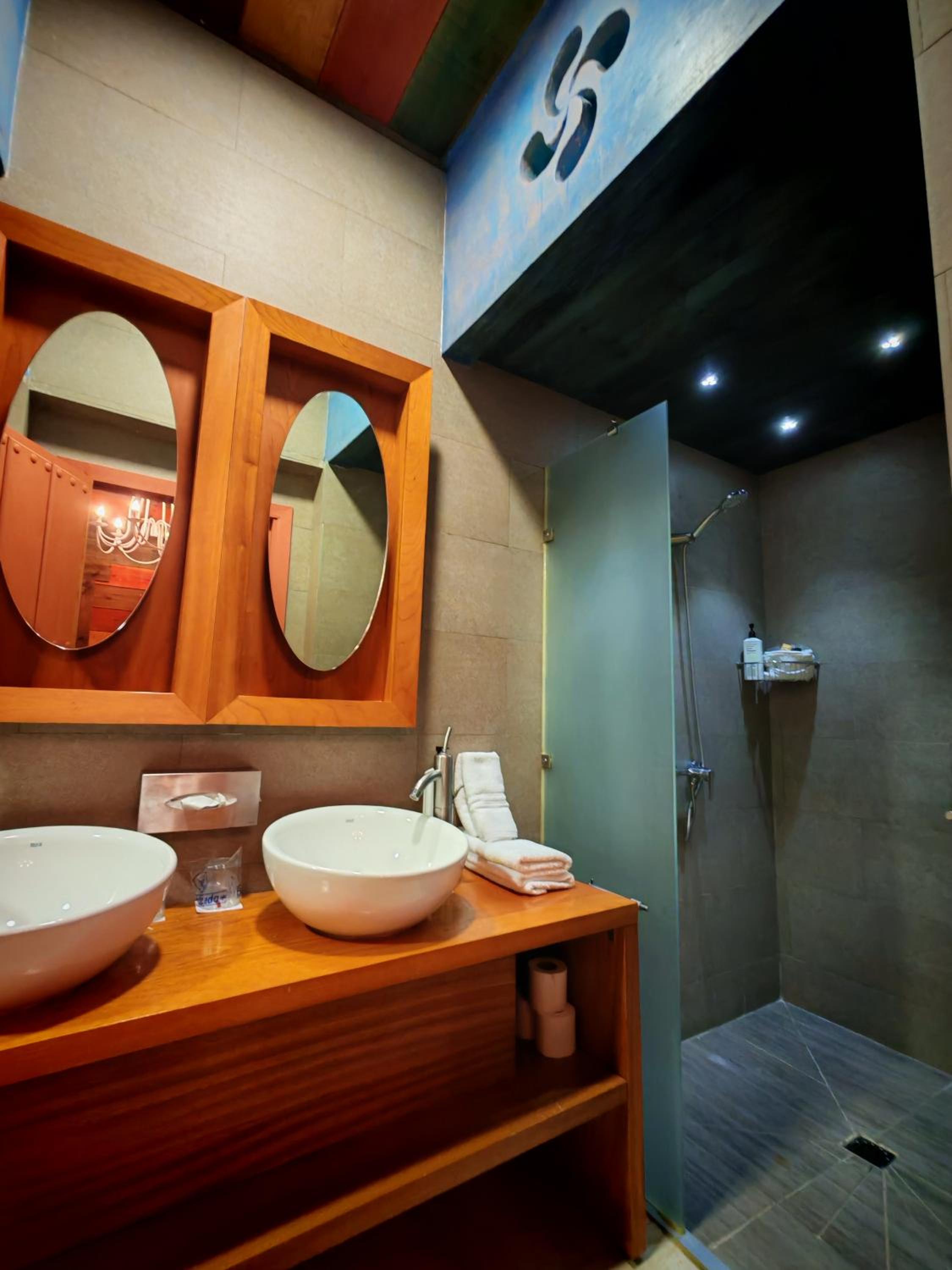 Double or Twin Room with Shower - Photo 7