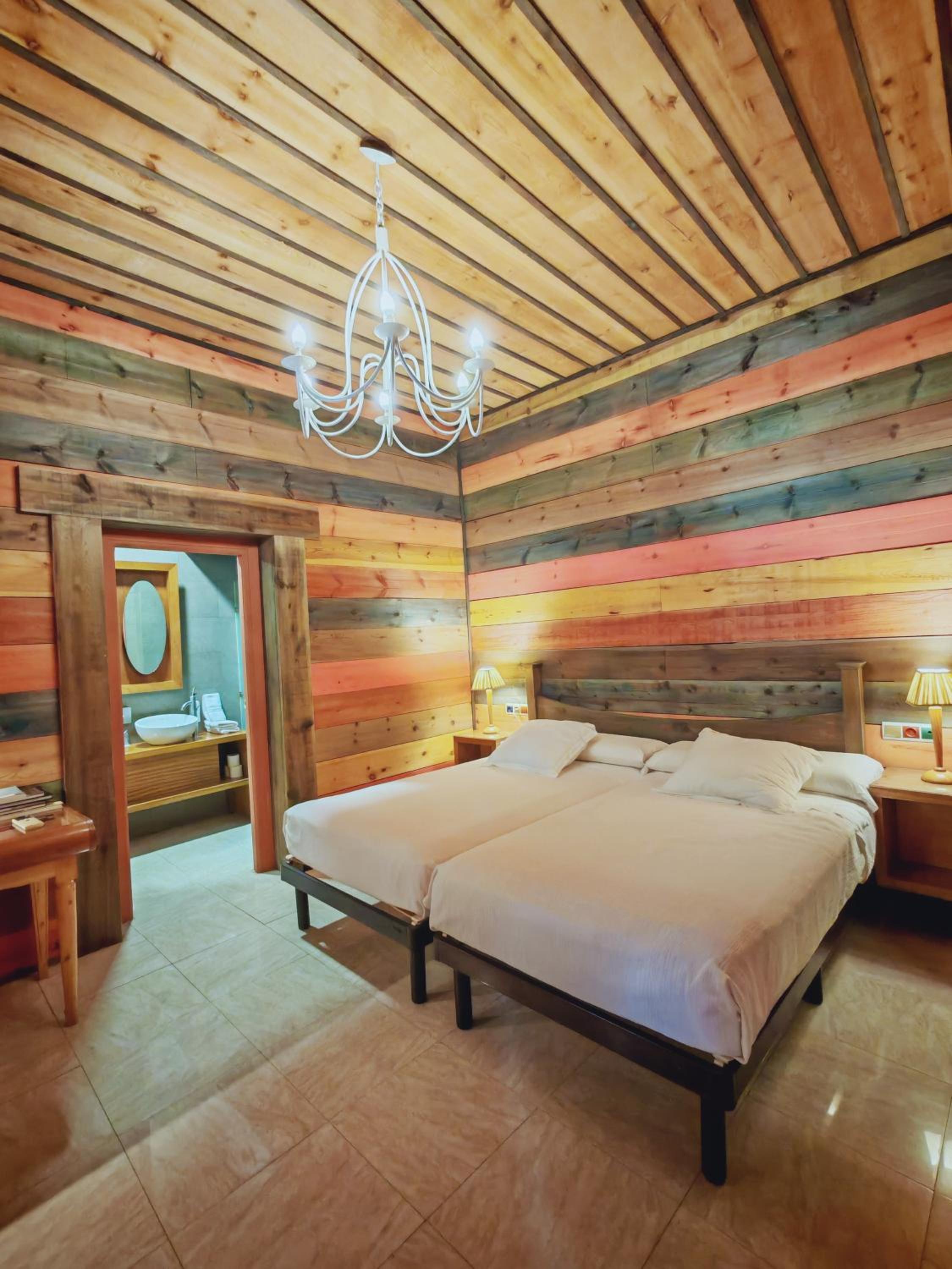 Double or Twin Room with Shower - Photo 4
