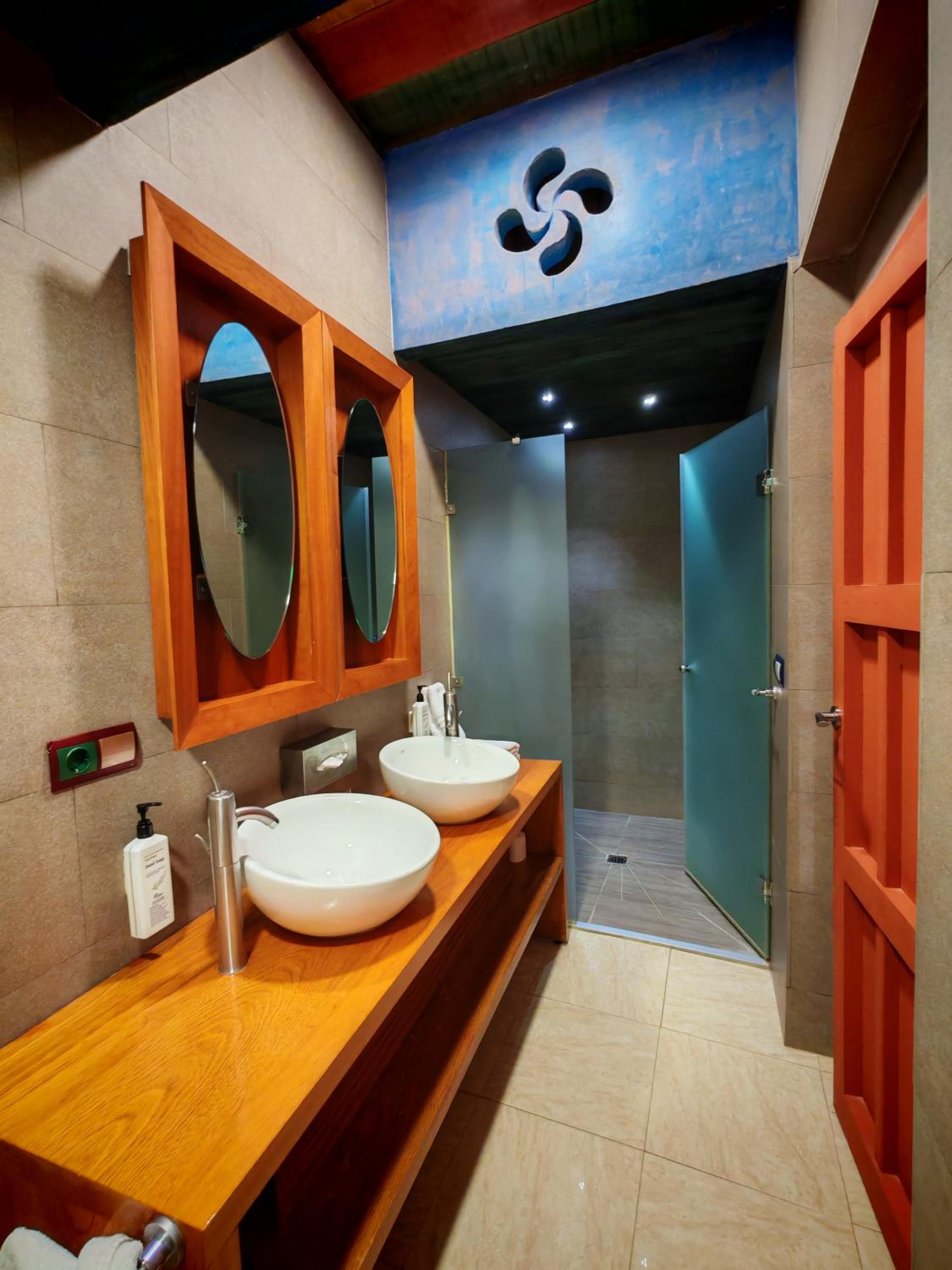 Double or Twin Room with Shower - Photo 6
