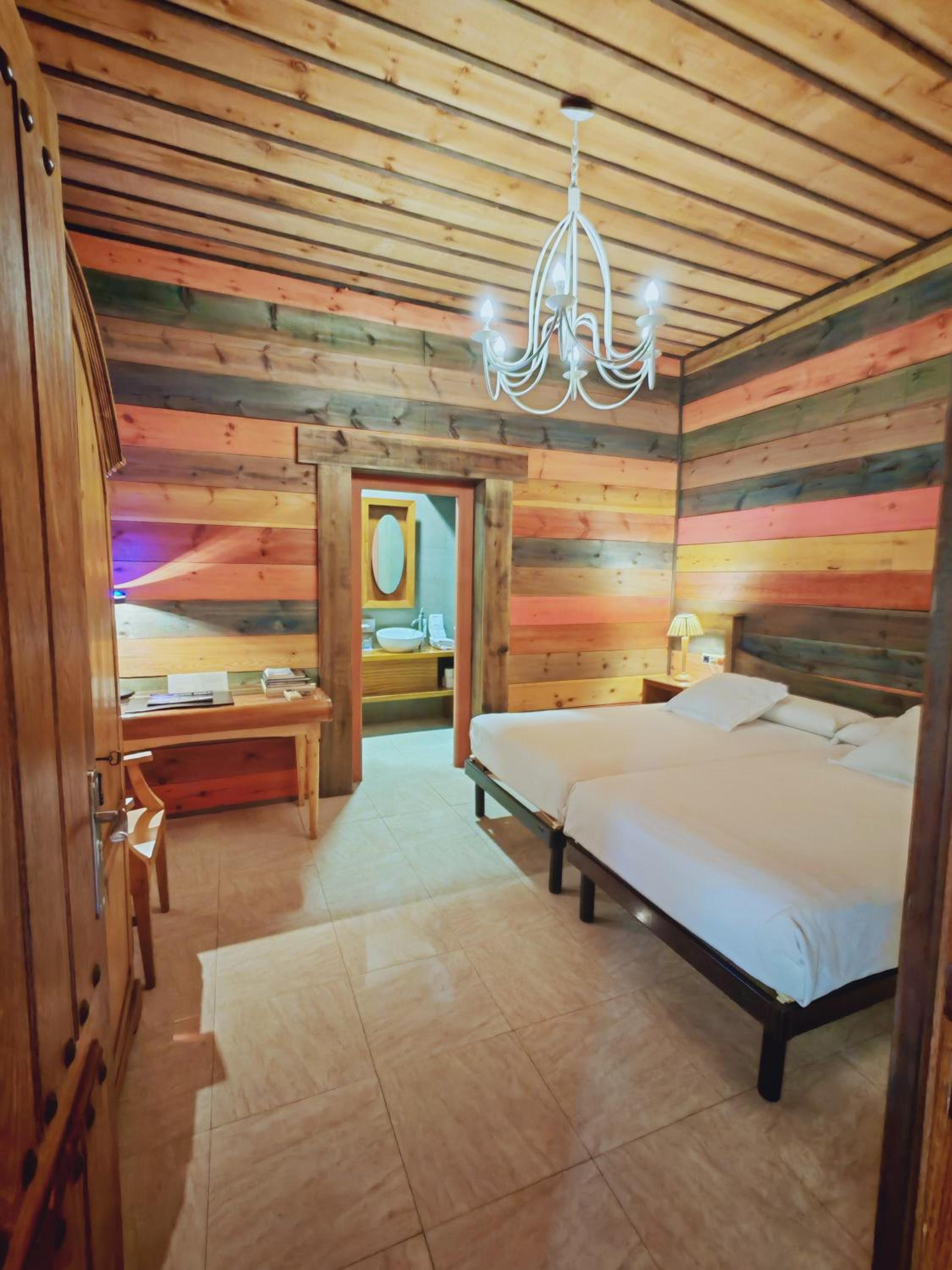 Double or Twin Room with Shower - Photo 5