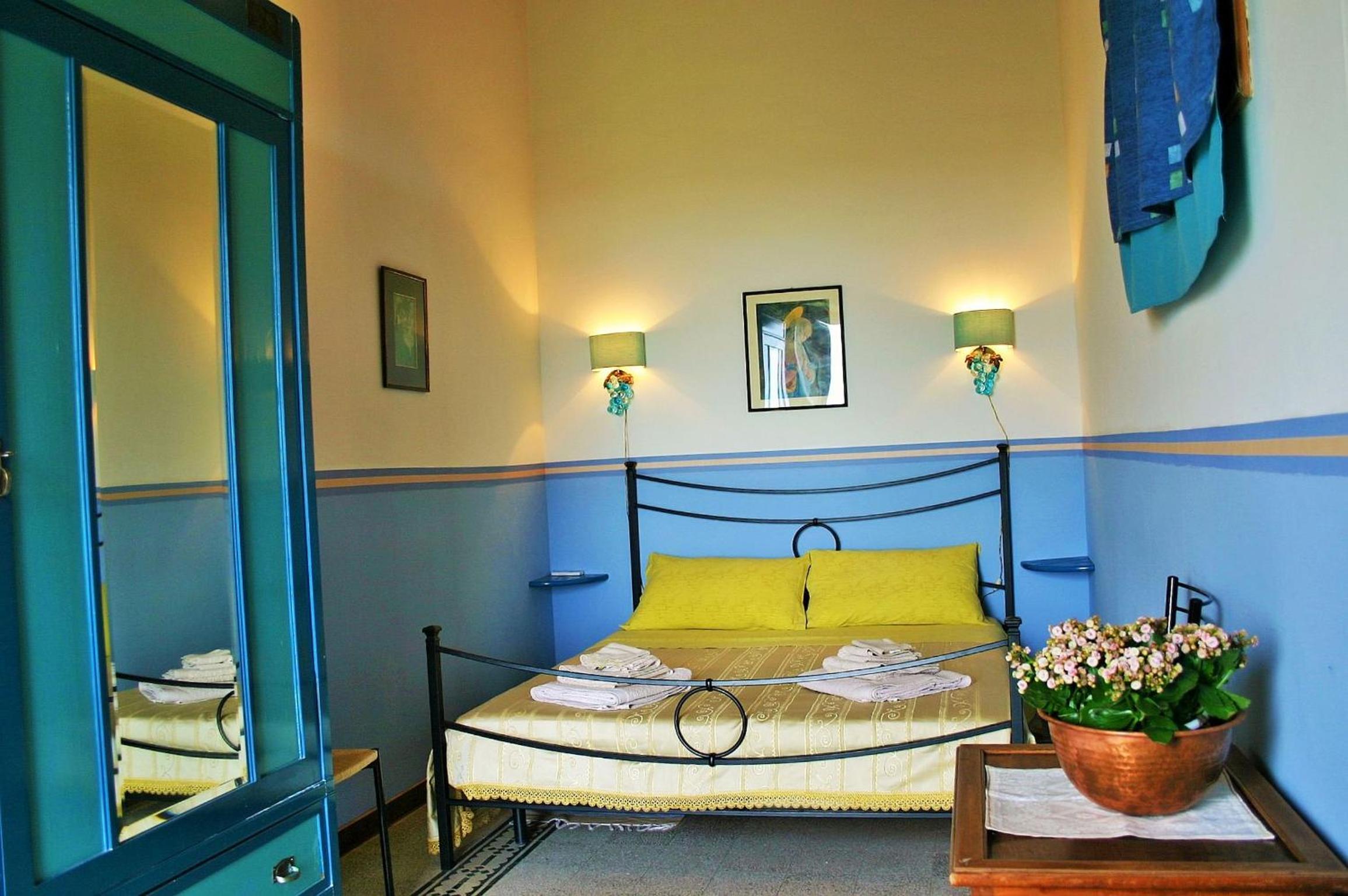 Double Room with Balcony (2 Adults + 1 Child) photo 3