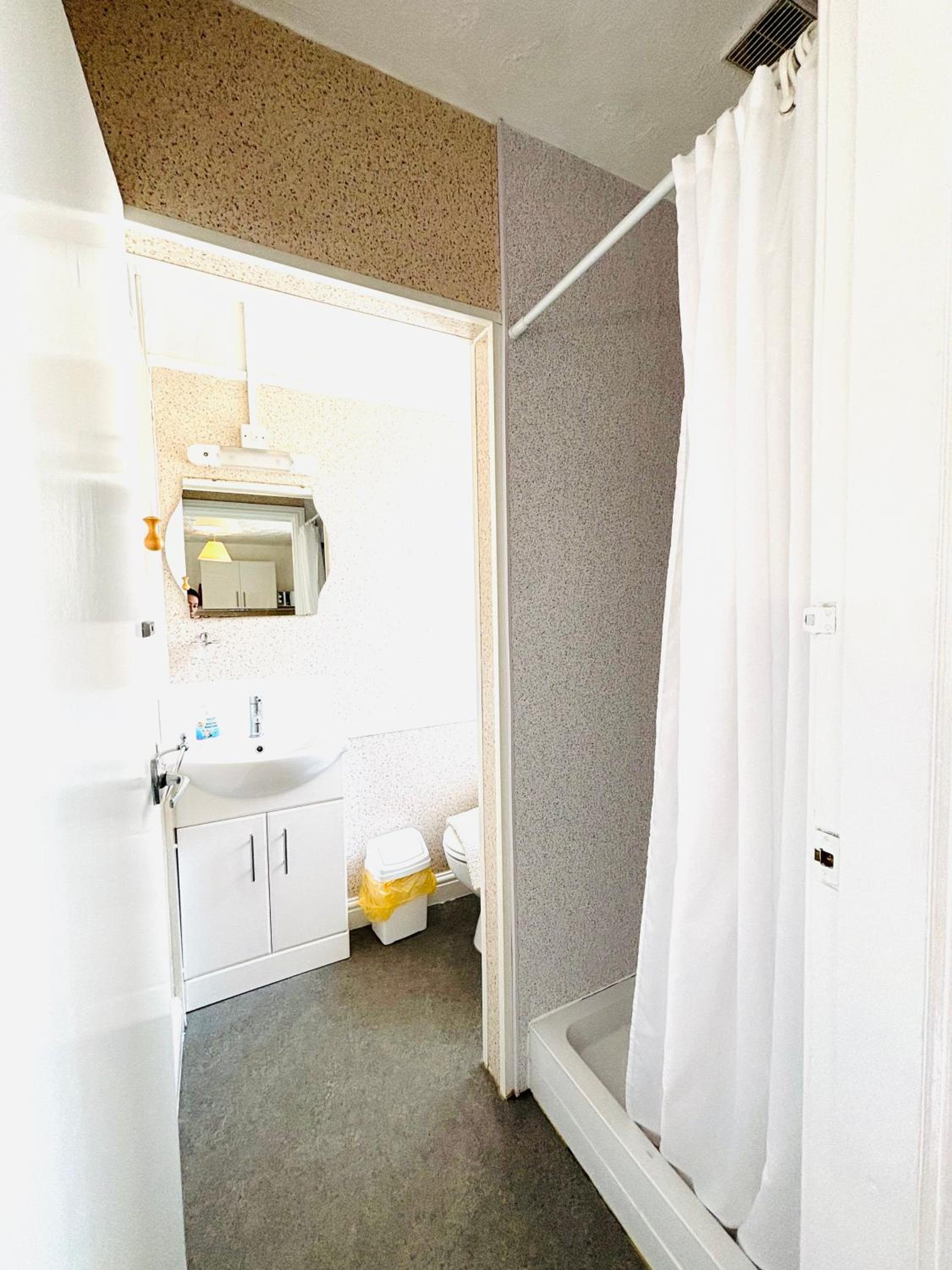 Studio Apartment - 7 - Photo 4