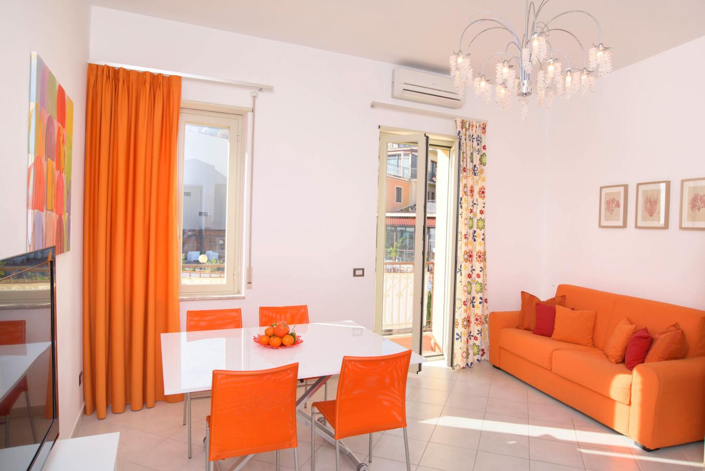 Two-Bedroom Apartment with Balcony and Sea View - Photo 3