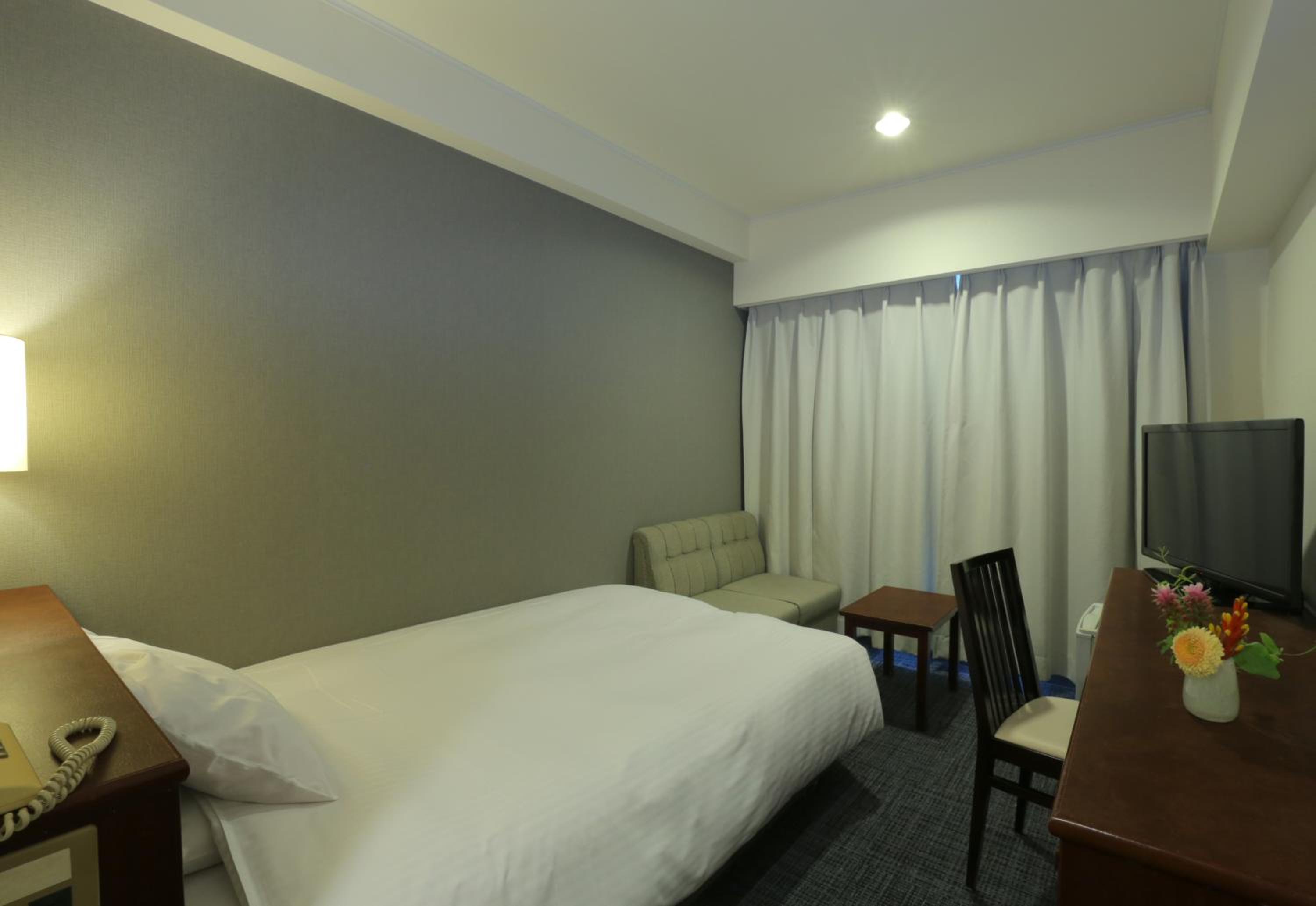 Wide Single Room - Non-Smoking photo 1