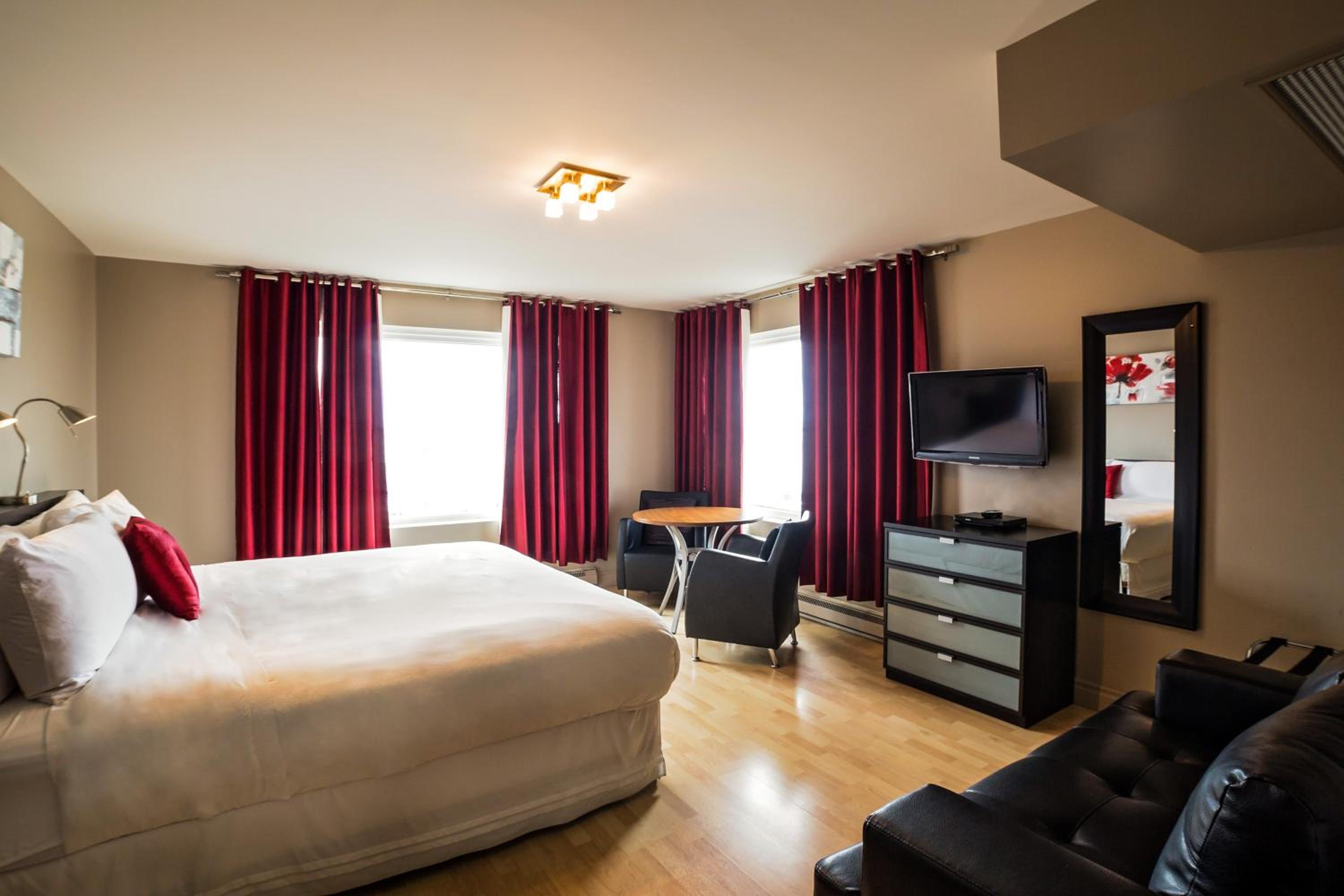 Superior King Room with Spa Bath photo 1
