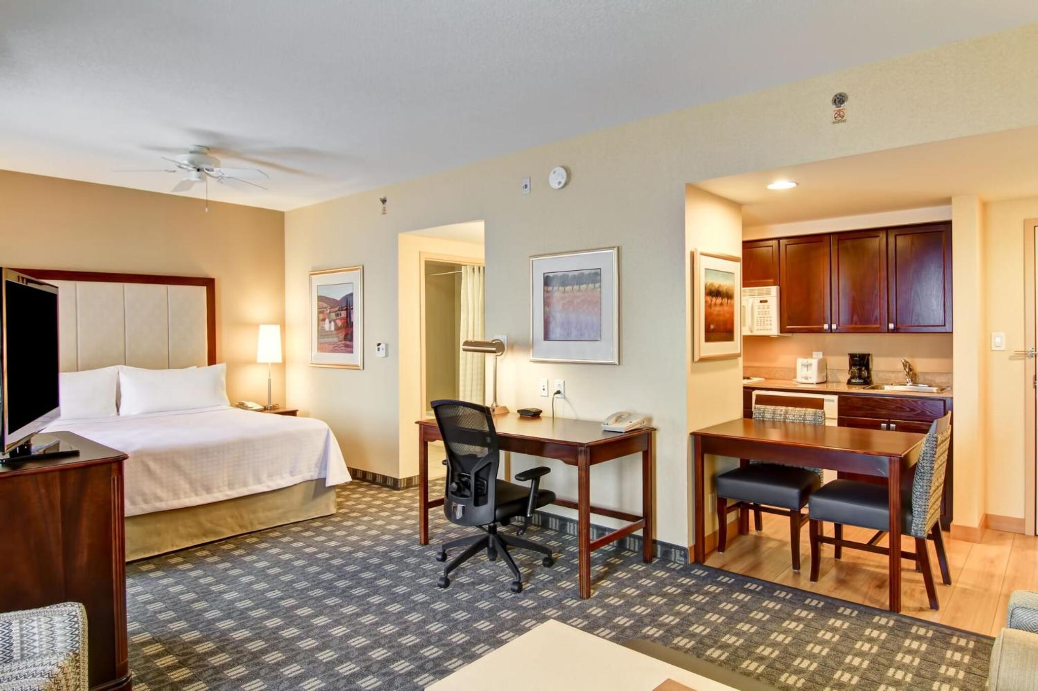 Premium King Studio Suite - Non-Smoking - Photo 2