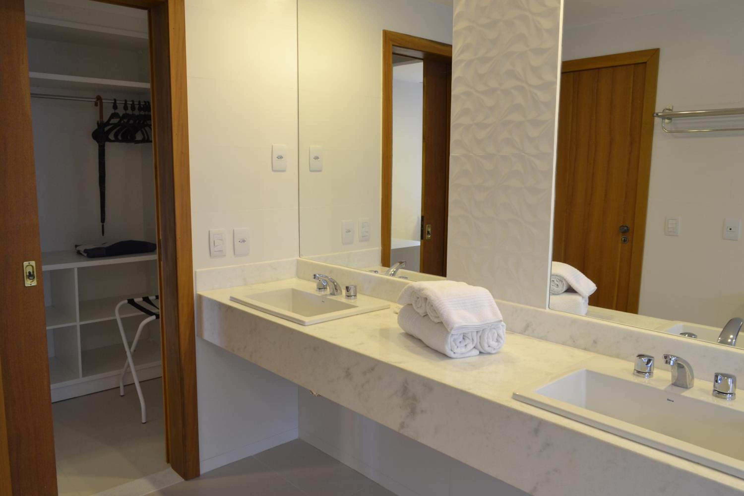 VIP Suite - Photo 11