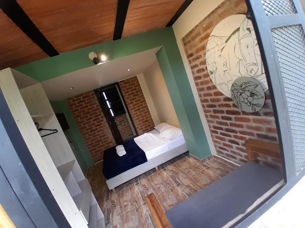 Quadruple Room with Private Bathroom photo 3