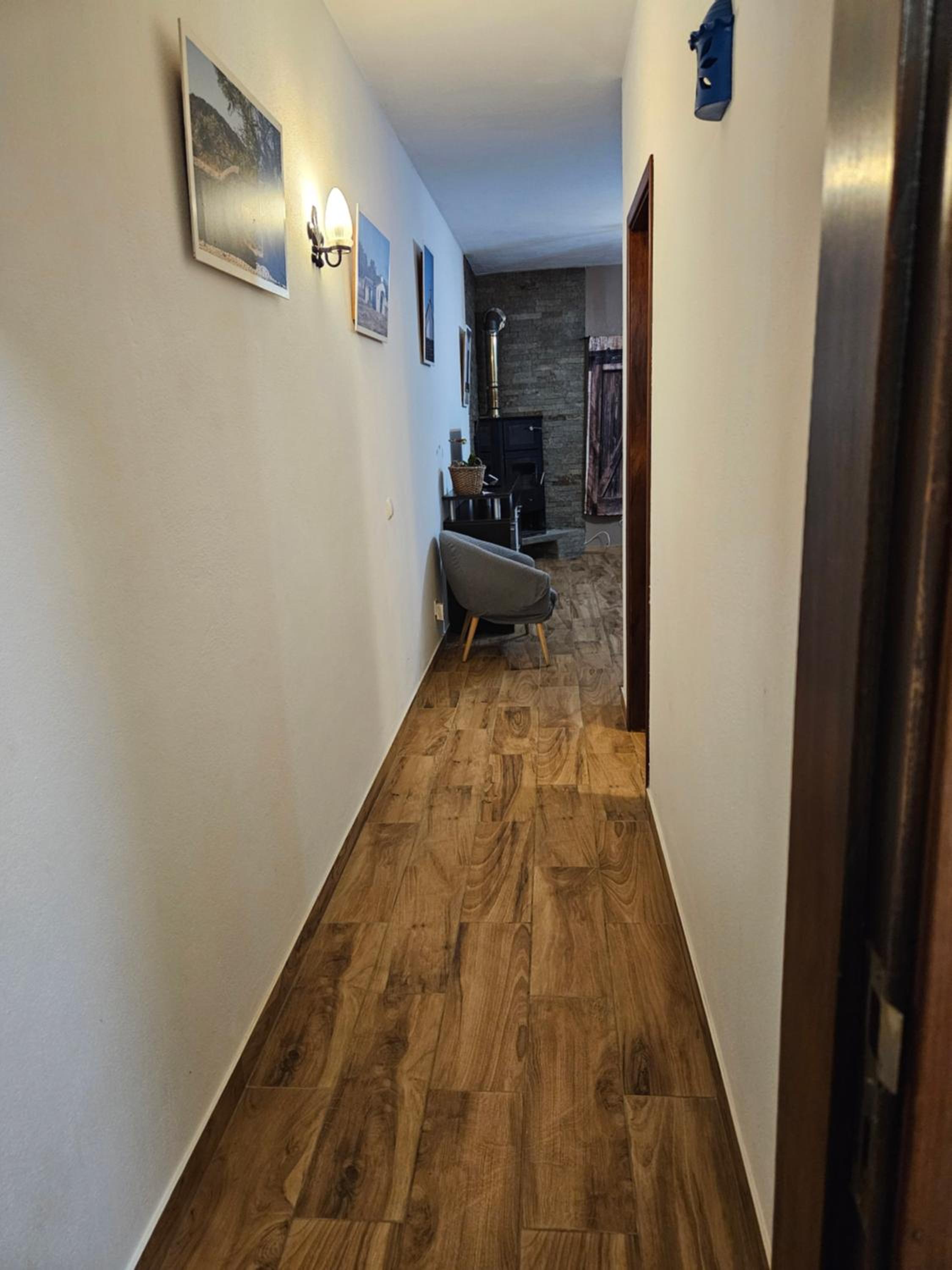 One-Bedroom Apartment - Photo 1