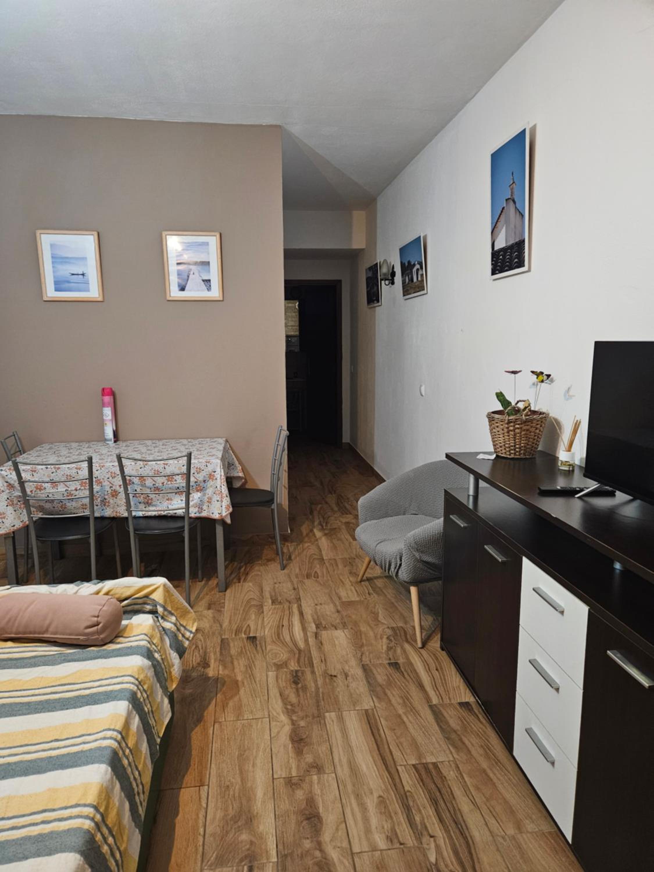 One-Bedroom Apartment - Photo 3