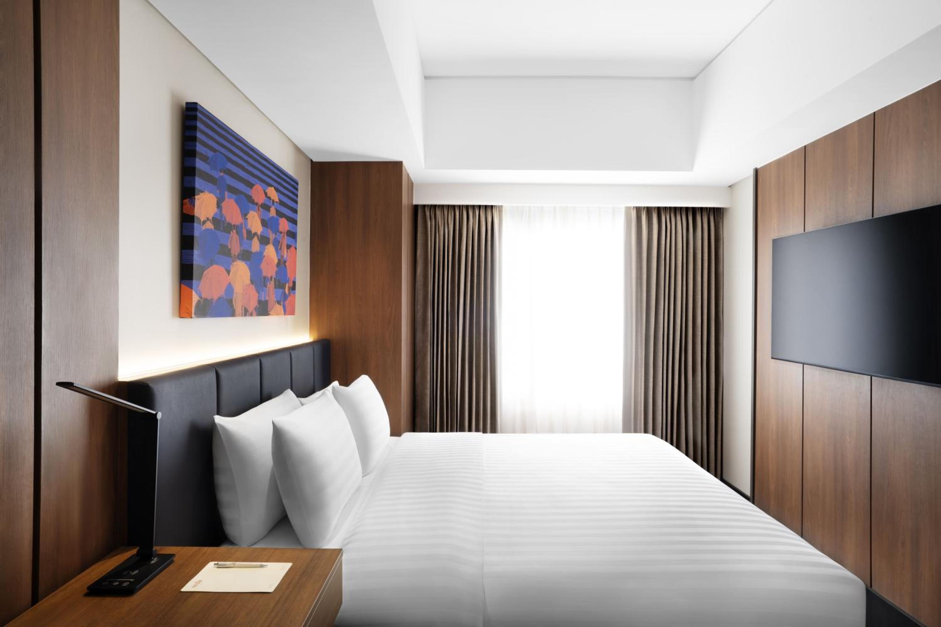 1 King Bed, One-Bedroom Suite with Living Area and Lounge Access - Photo 3