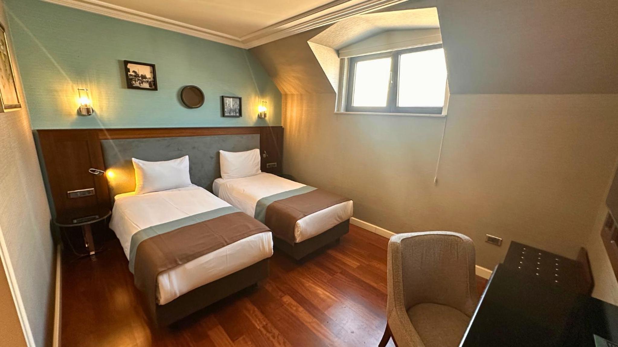 Economy Twin Room photo 2