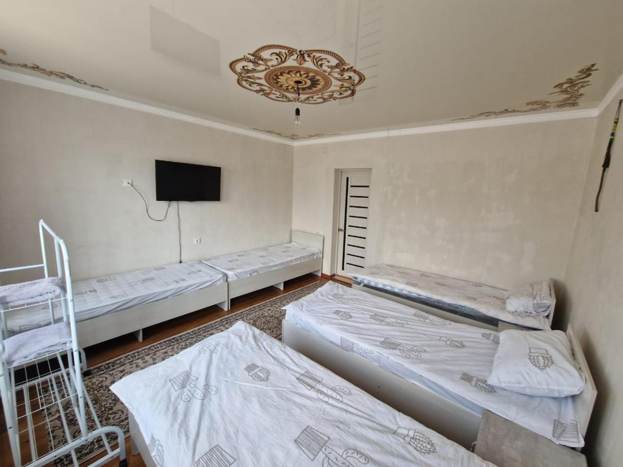 Triple Room with Shared Bathroom photo 2