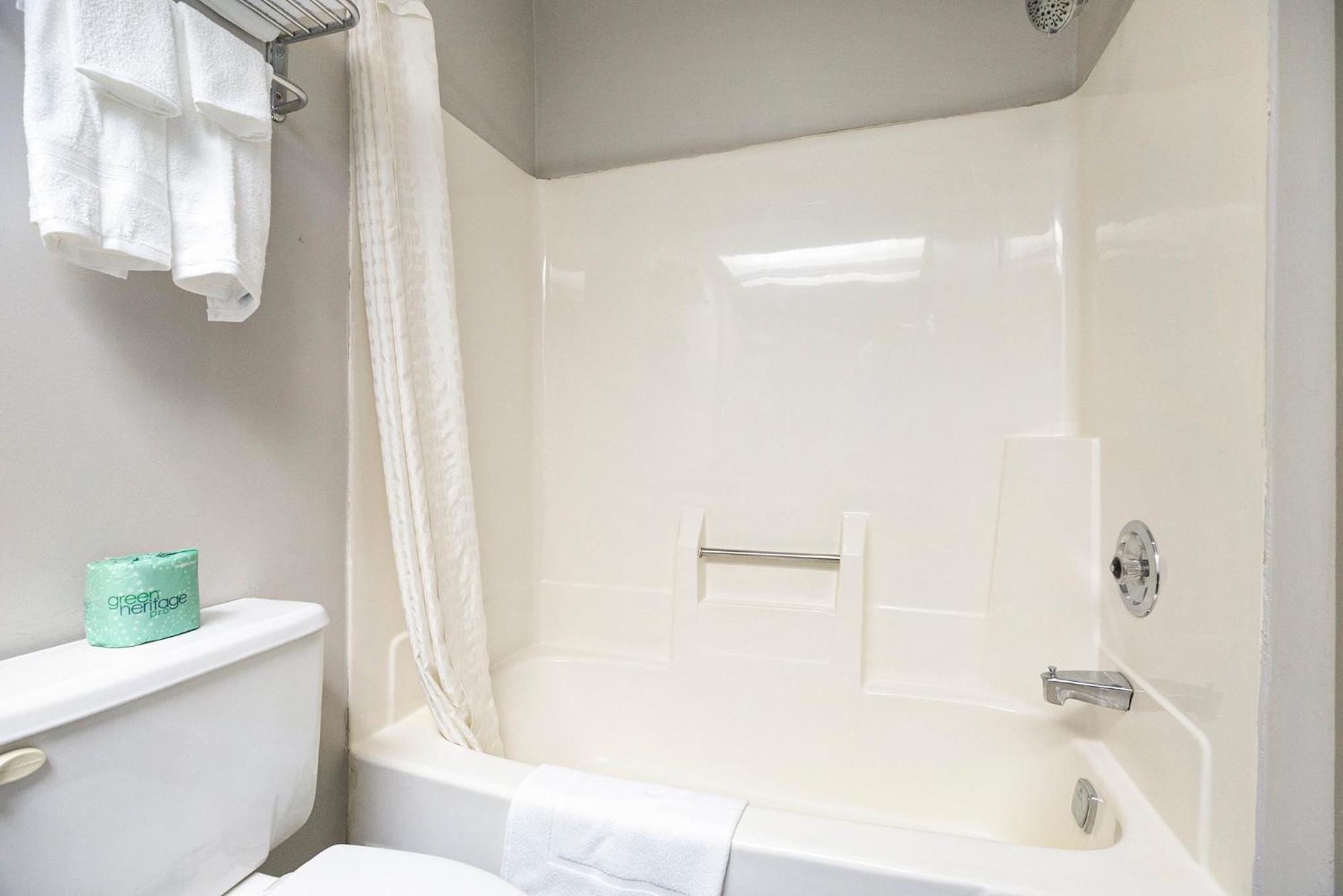 Deluxe King Room - Non-Smoking - Photo 6