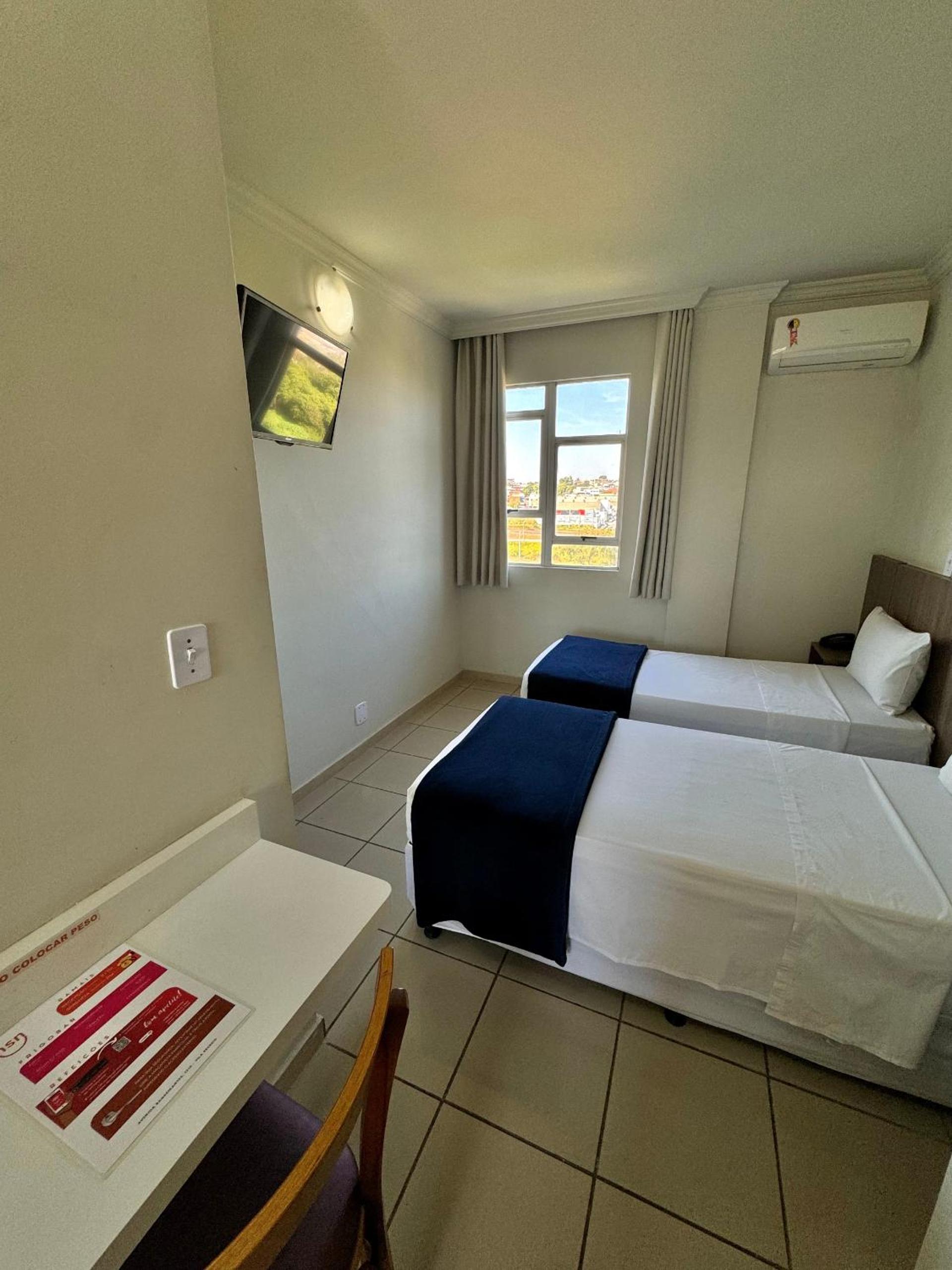 Standard Twin Room photo 3