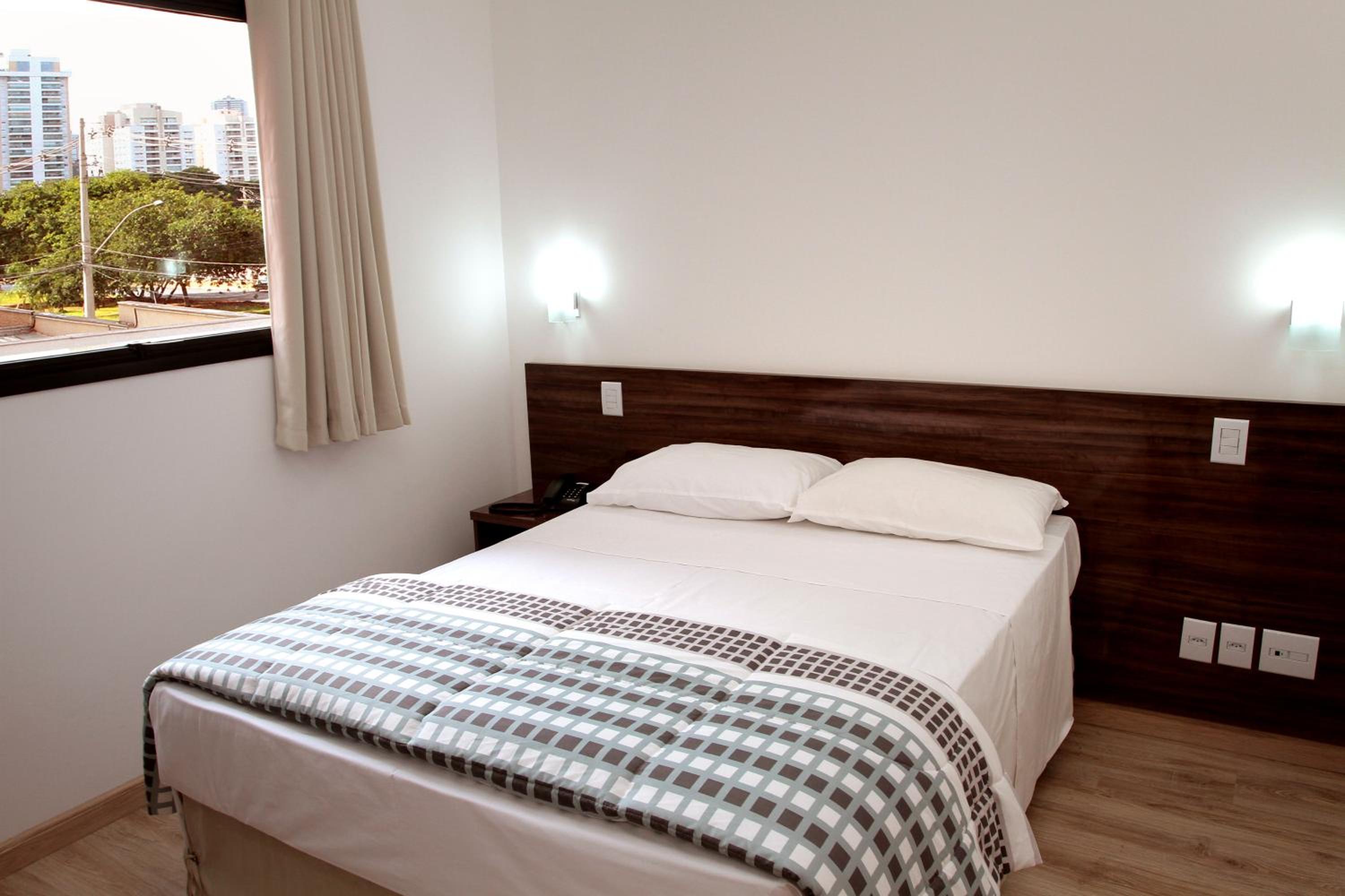Deluxe Double Room with 1 Double Bed photo 3
