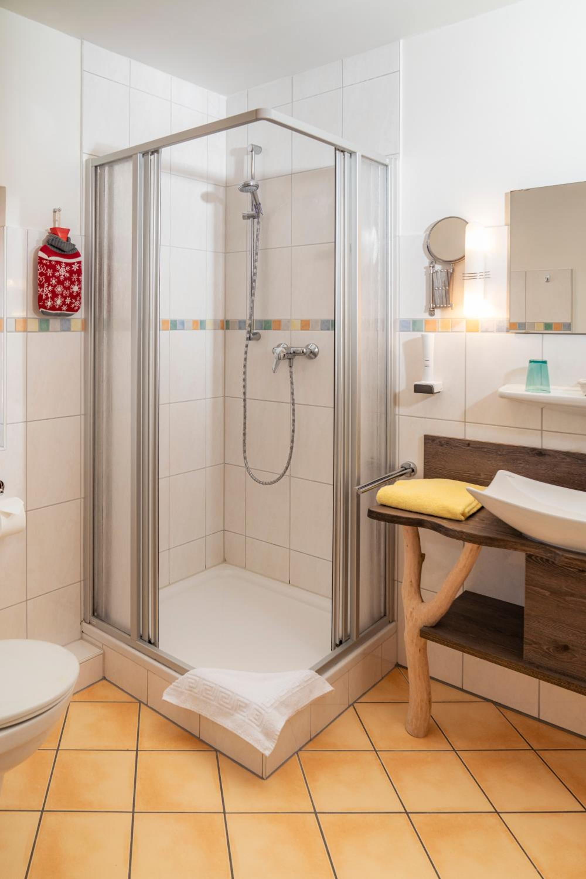 Deluxe Double Room with Balcony - Photo 2