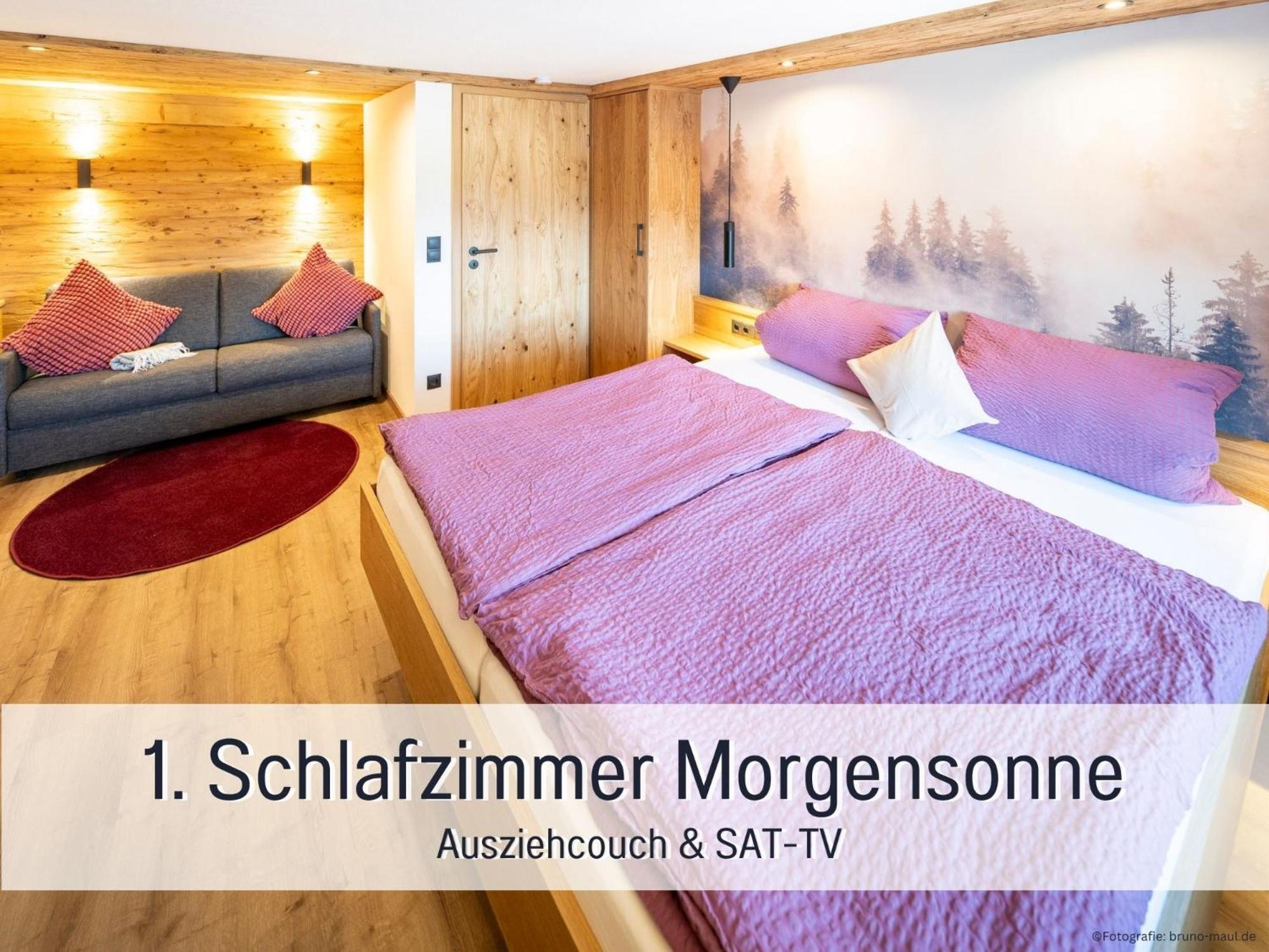 Three-Bedroom Apartment with Mountain View photo 2
