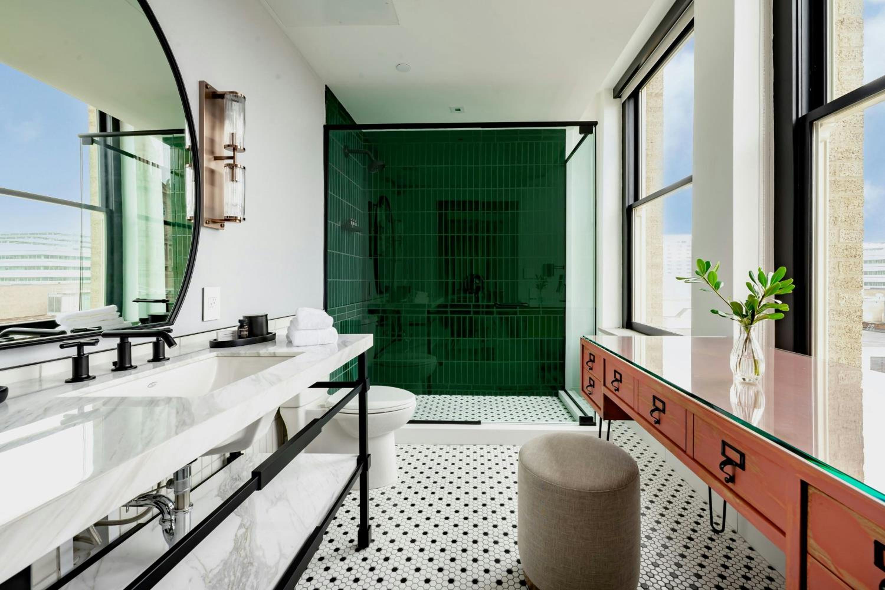 King Studio - Corner Room - Photo 2
