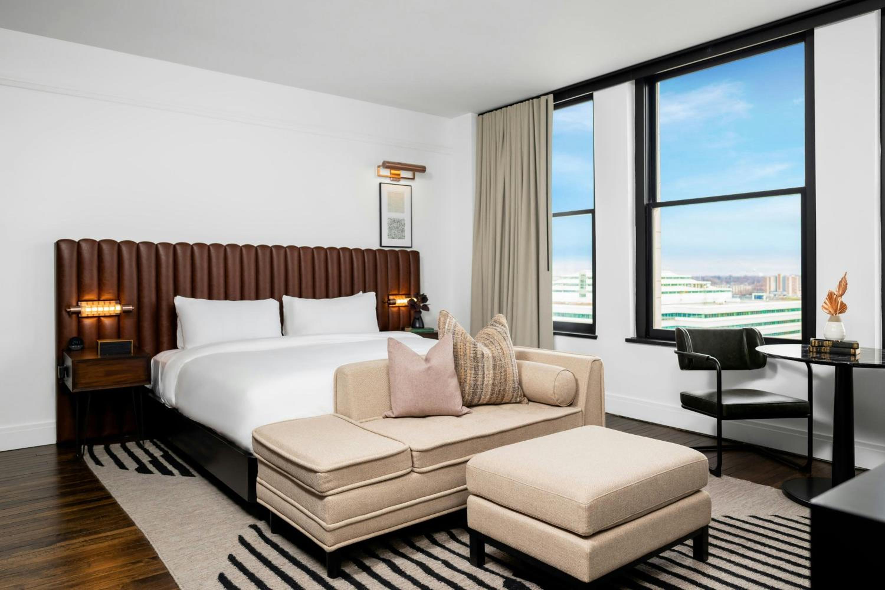 One-Bedroom King Suite - 12th Floor with City View - Photo 2