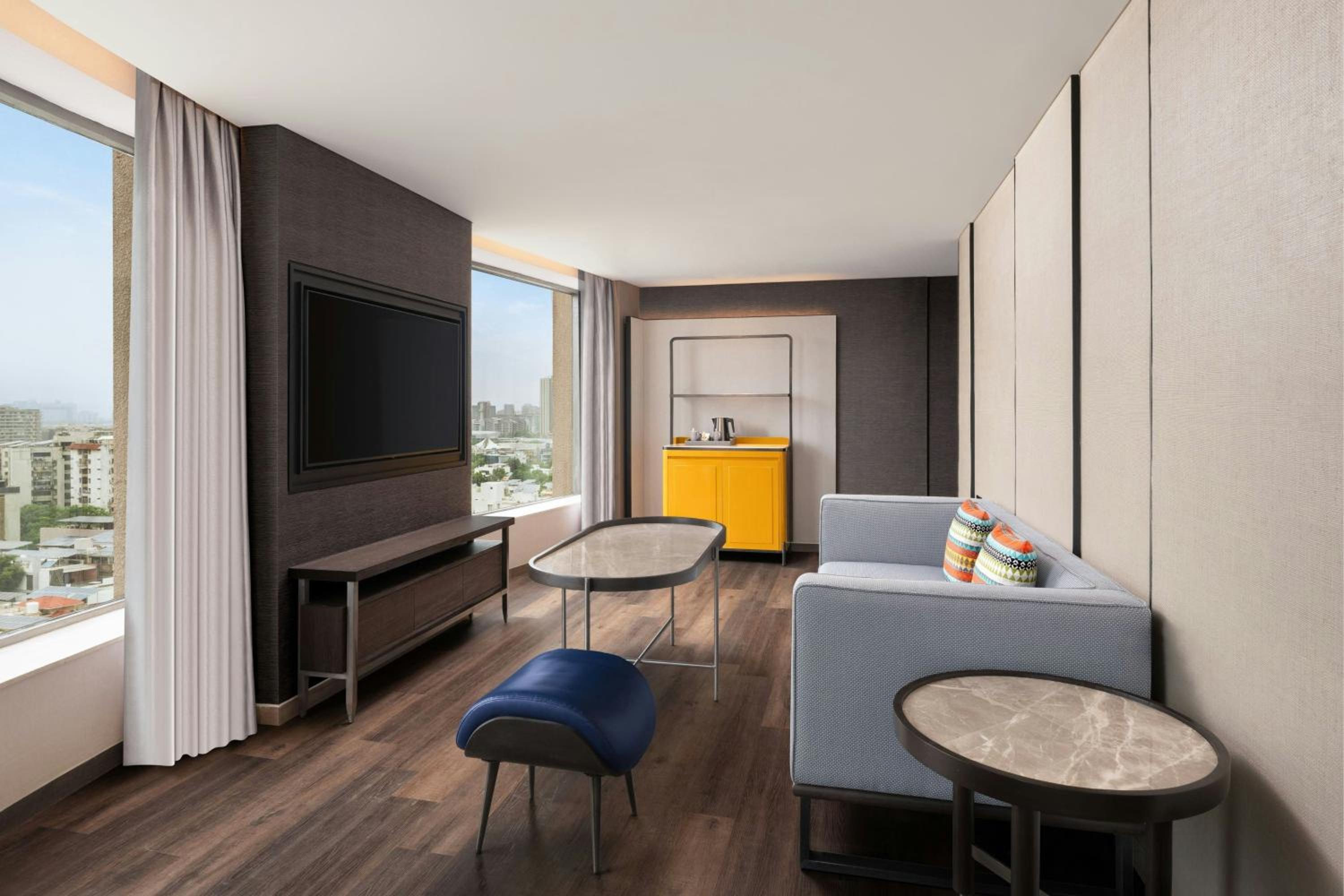 Signature King Suite with City View - Concierge Level -  20% Discount on Food & Drink, INR 500 SPA Credit per stay  - Photo 5