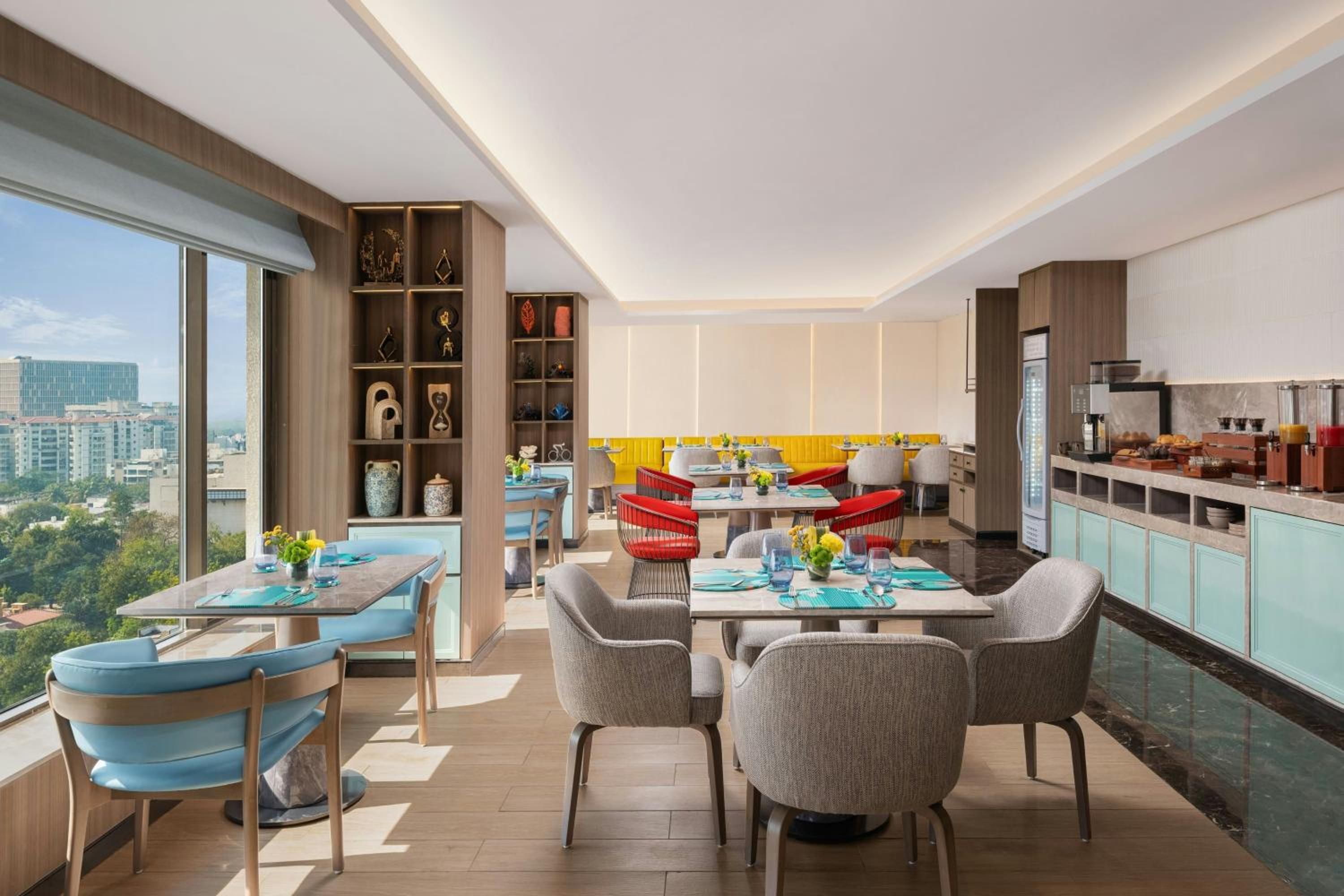 Club King Room with City View - 20% Discount  on Food & Drink, INR 500 SPA Credit per stay - Photo 4