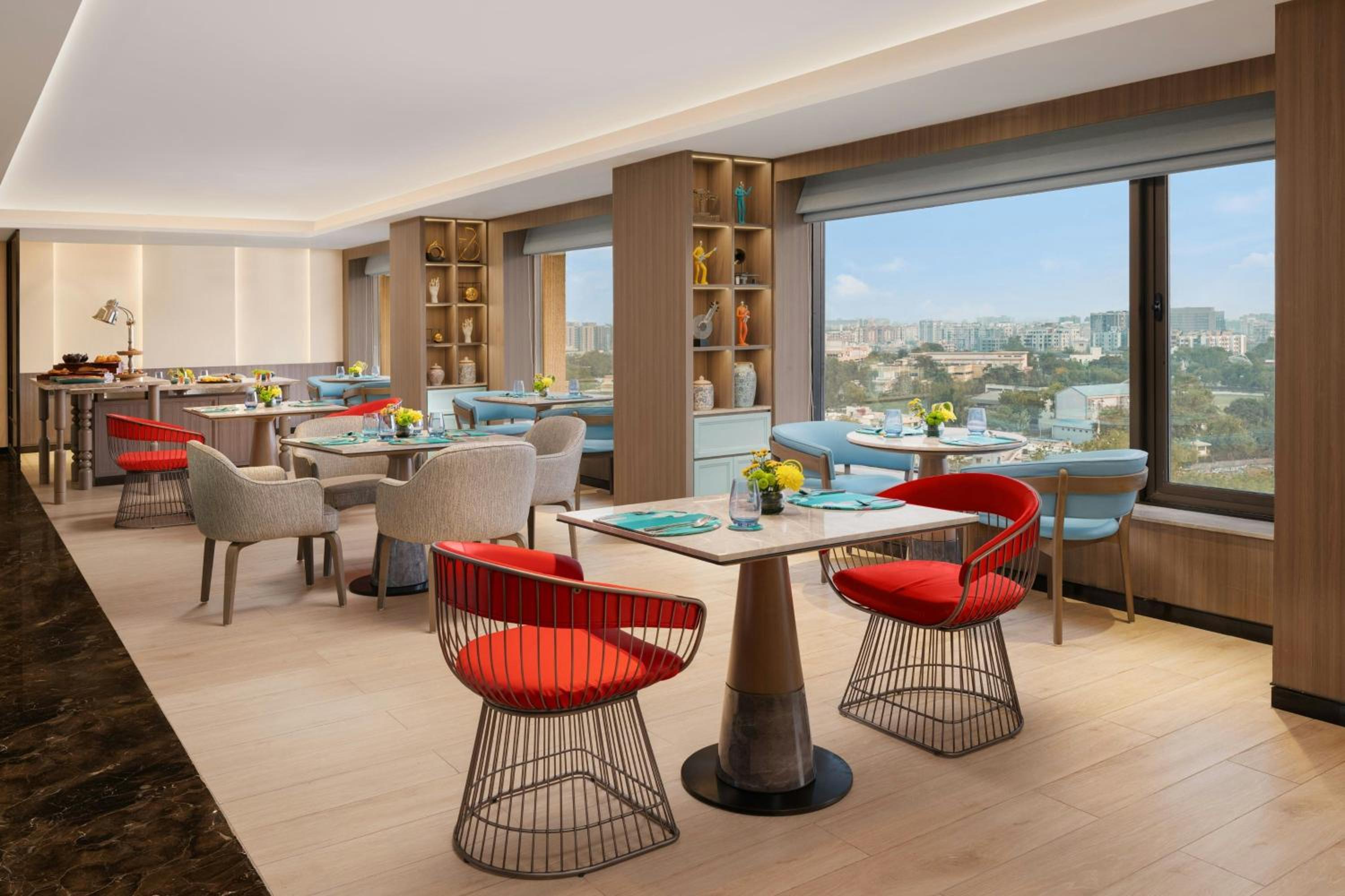Club King Room with City View - 20% Discount  on Food & Drink, INR 500 SPA Credit per stay - Photo 5
