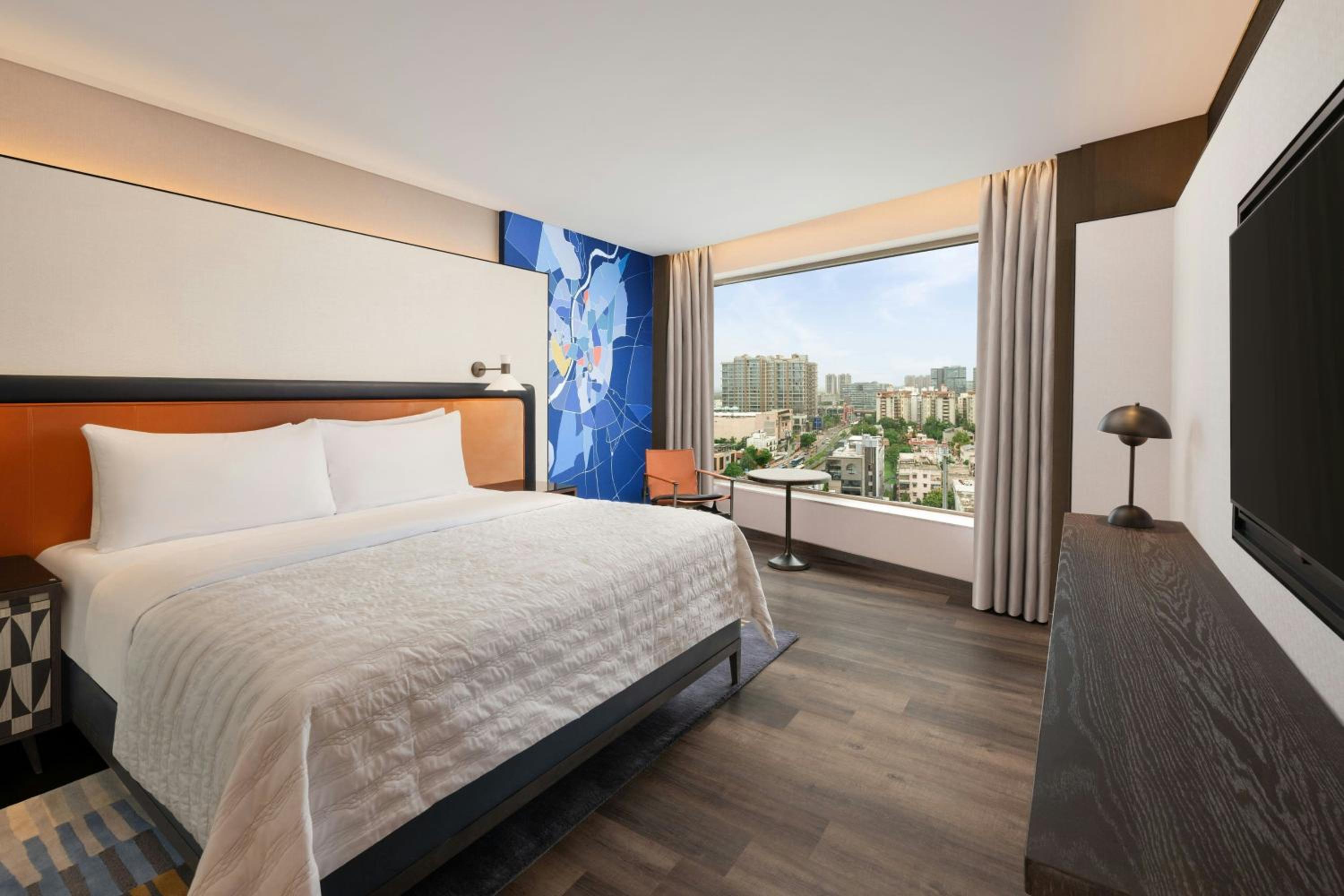 Signature King Suite with City View - Concierge Level -  20% Discount on Food & Drink, INR 500 SPA Credit per stay  - Photo 2