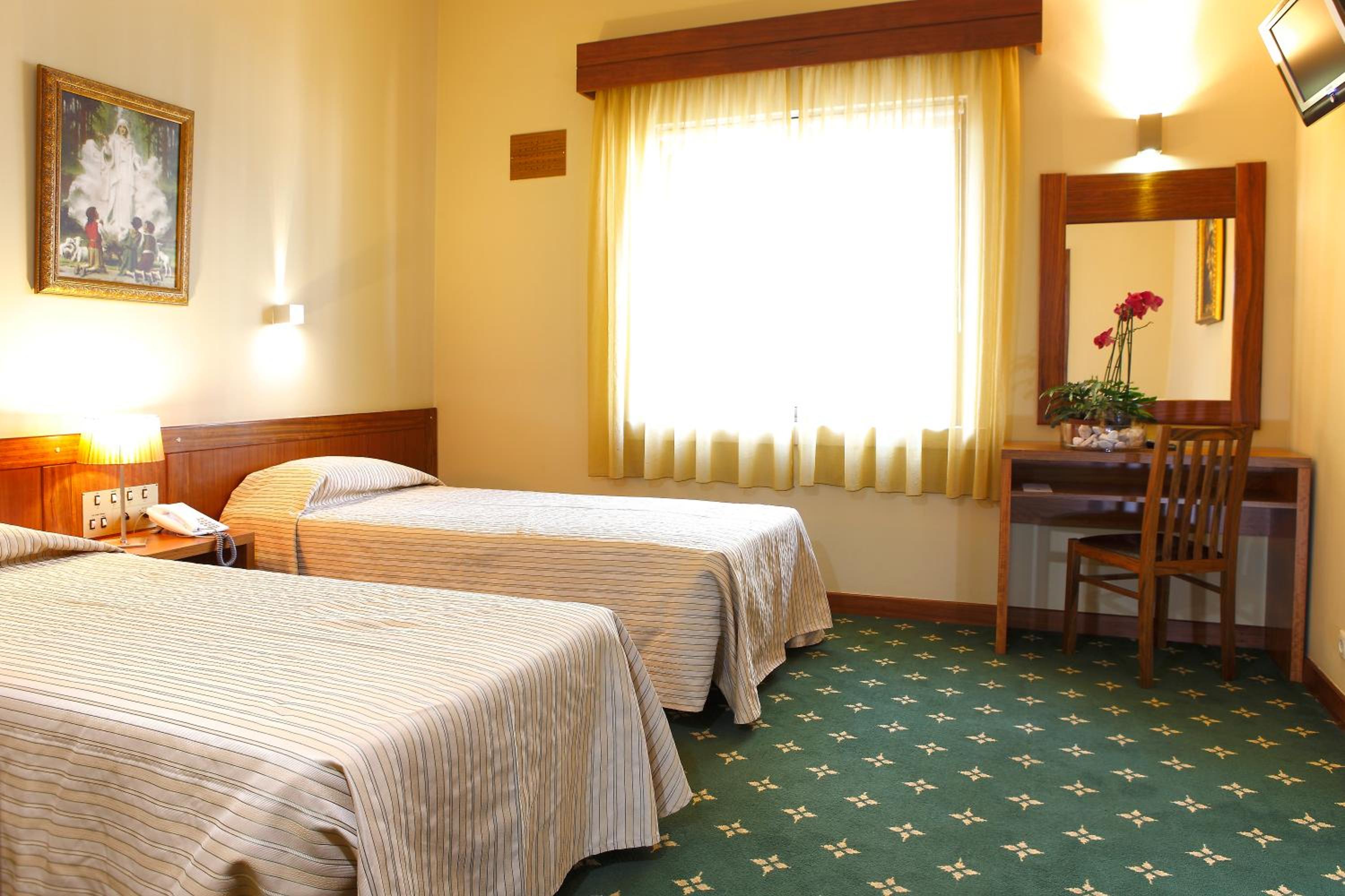 Double or Twin Room - Photo 4